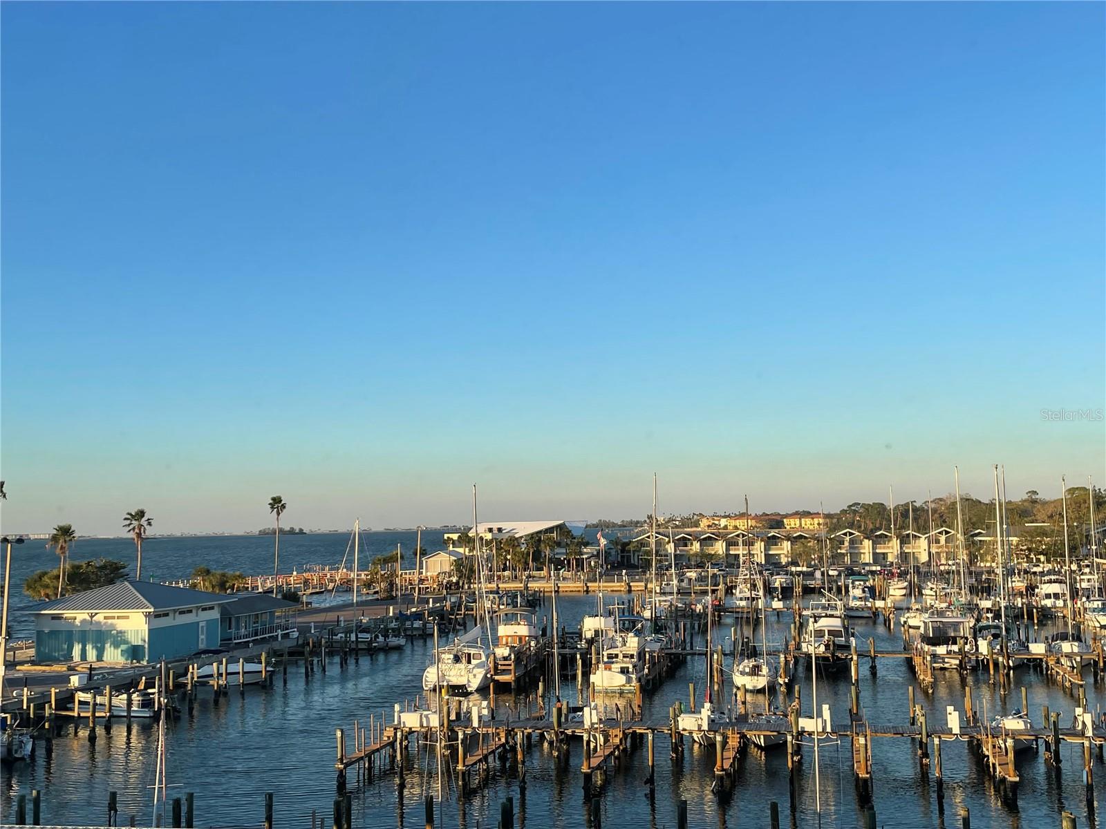 Image 9 of 53 For 634 Edgewater Drive 447