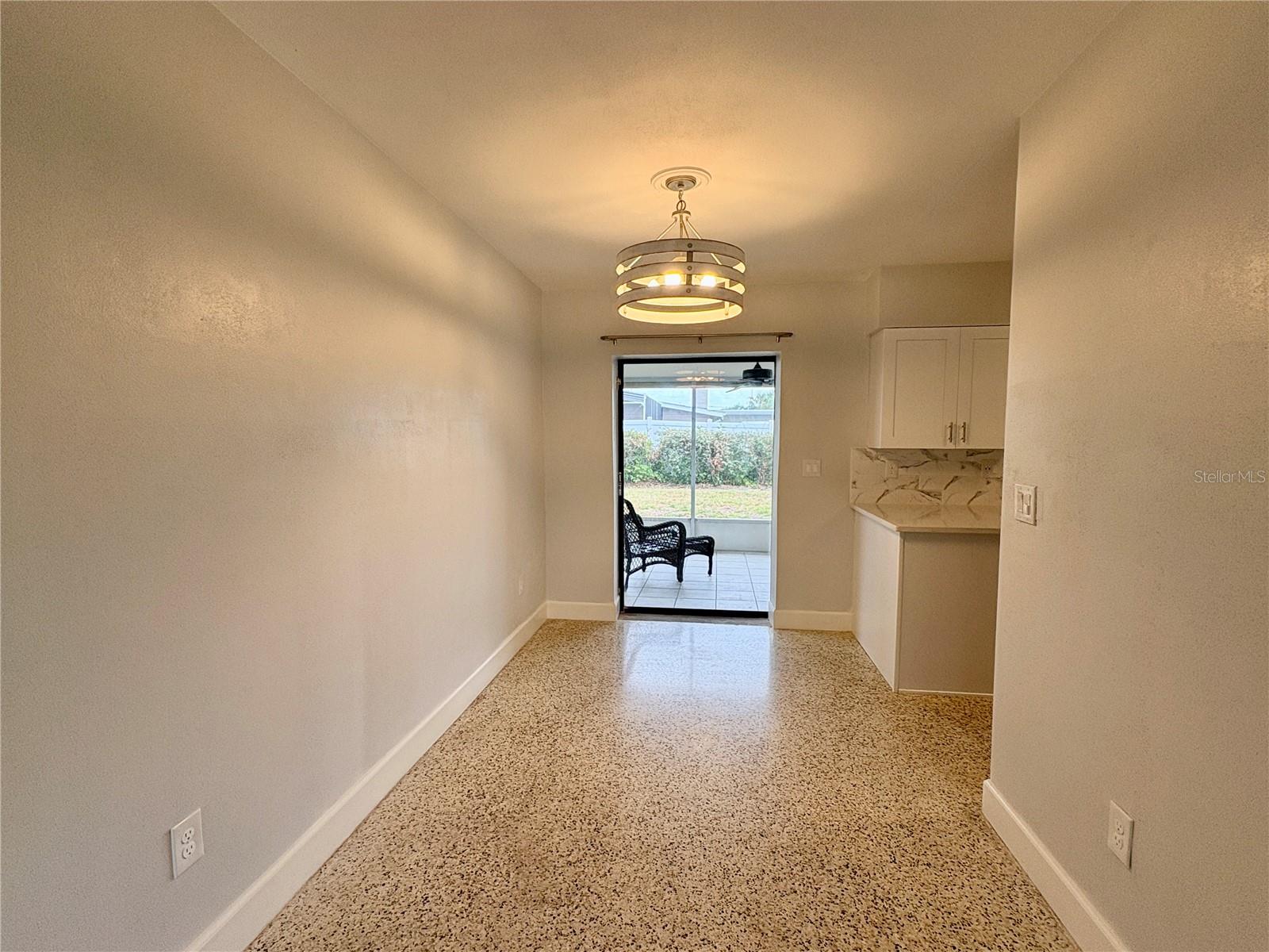 Image 11 of 28 For 0941 Palm Drive