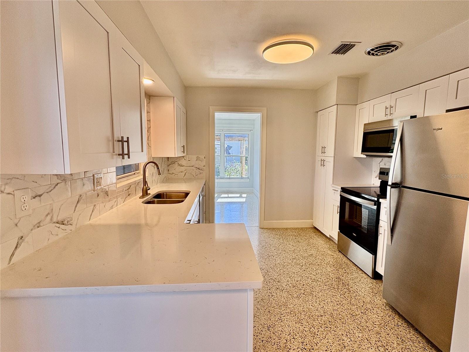 Image 12 of 28 For 0941 Palm Drive