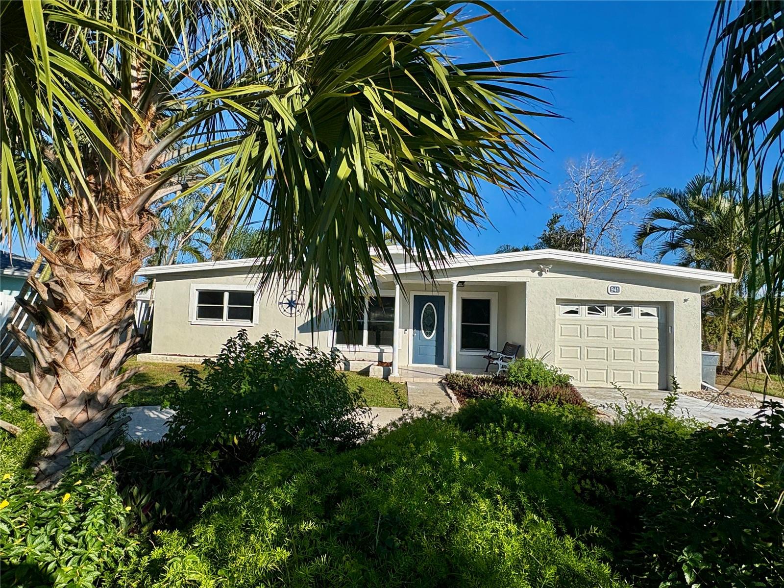 Image 2 of 28 For 0941 Palm Drive