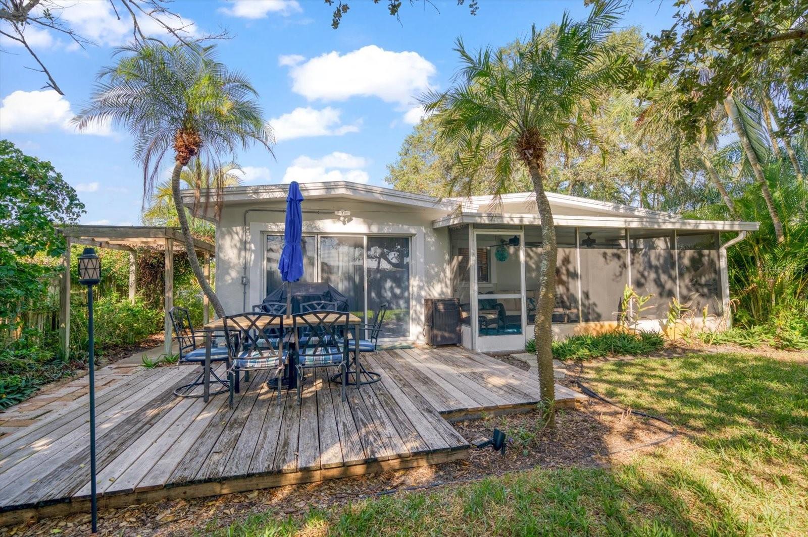 Image 22 of 28 For 0941 Palm Drive