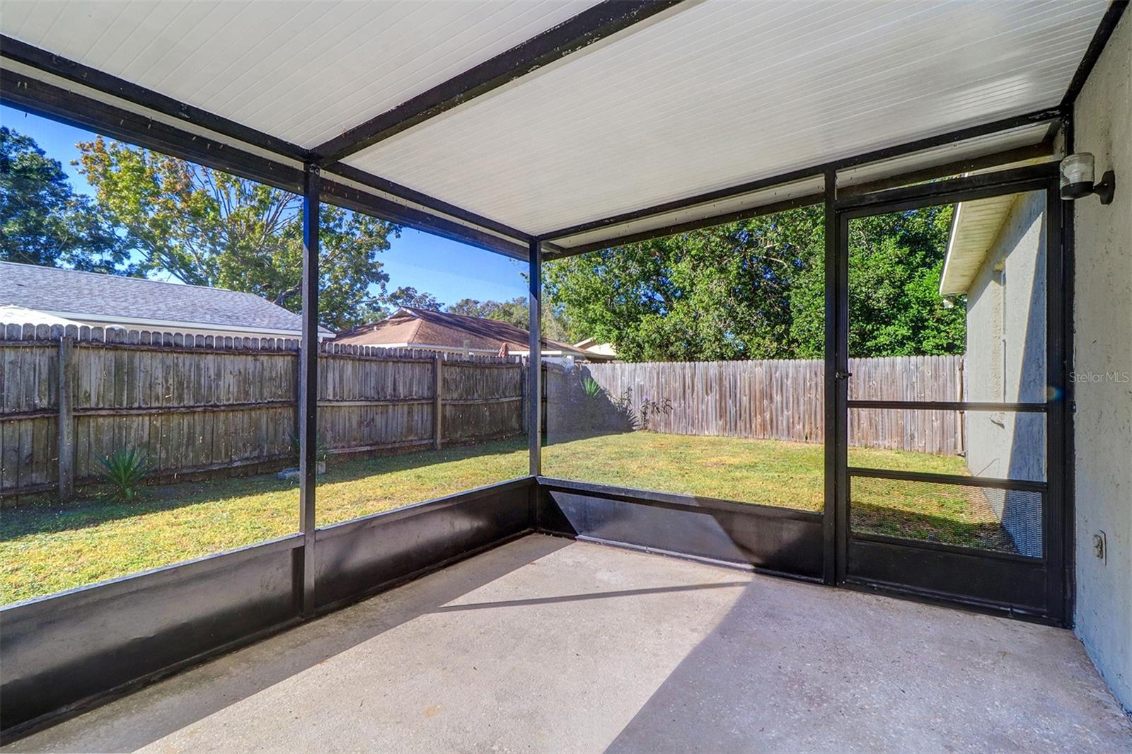 Image 21 of 24 For 1915 Saginaw Court