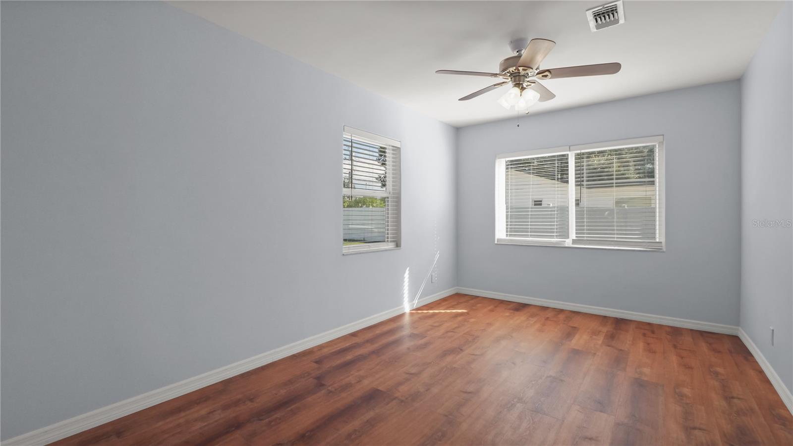 Image 21 of 38 For 5836 18th Avenue S