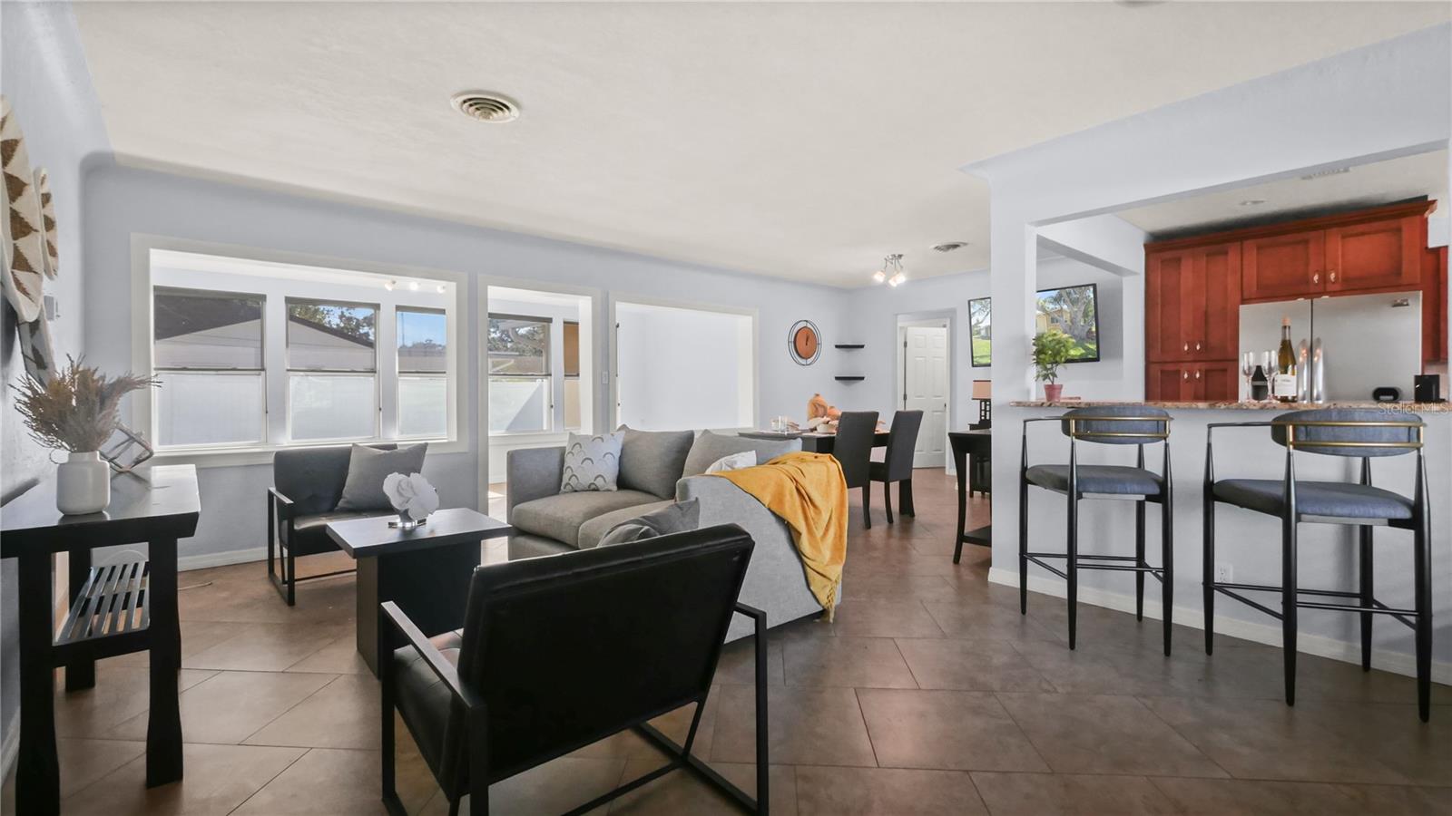 Image 3 of 38 For 5836 18th Avenue S