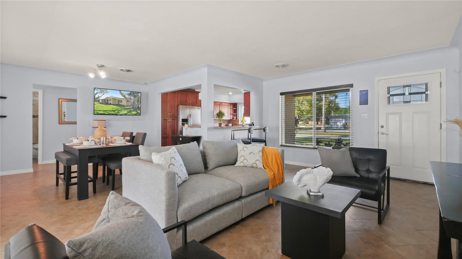 Image 4 of 38 For 5836 18th Avenue S