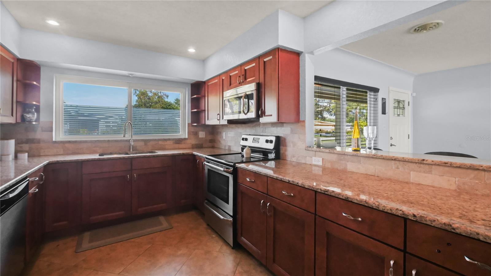 Image 7 of 38 For 5836 18th Avenue S