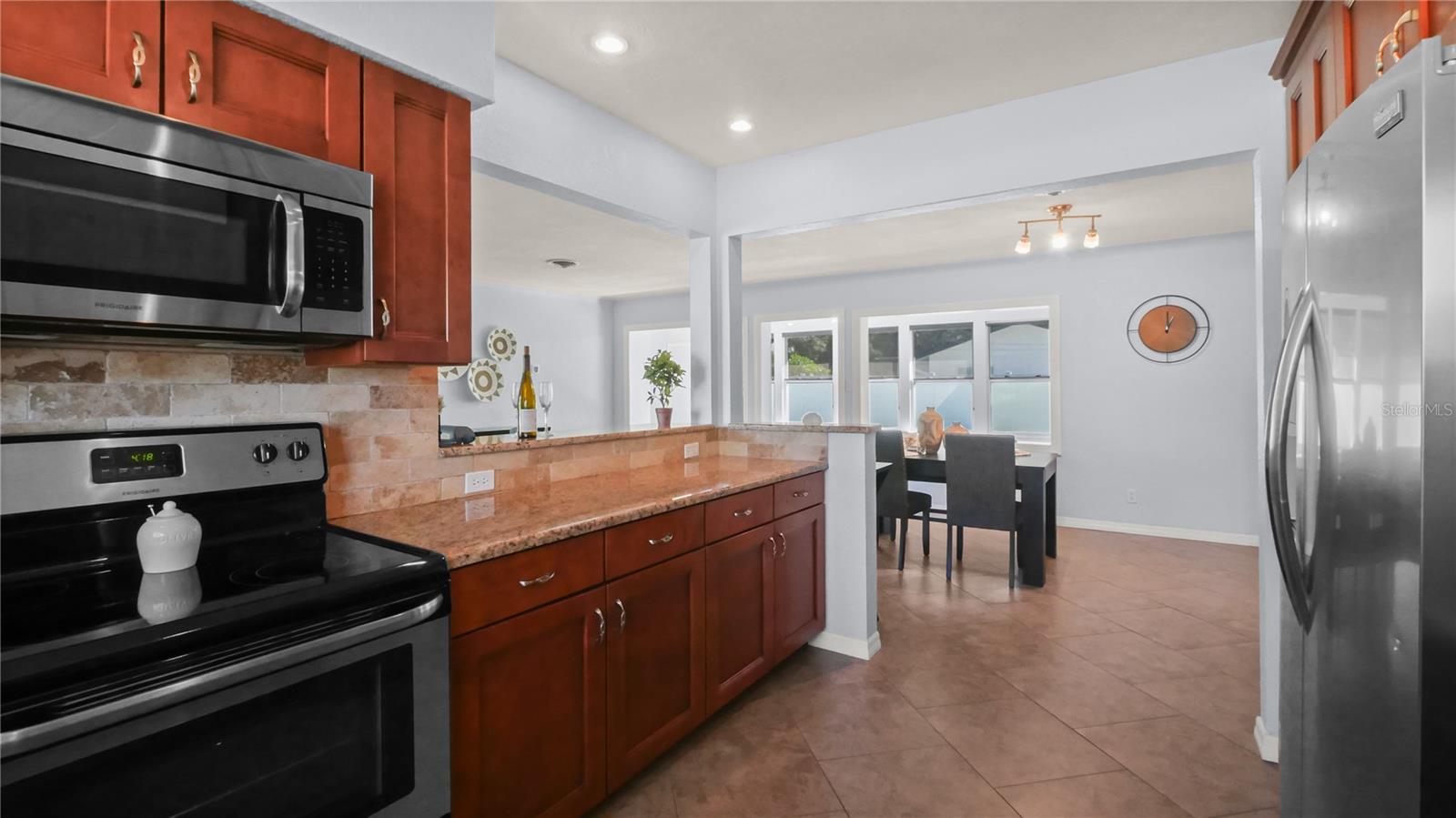 Image 9 of 38 For 5836 18th Avenue S