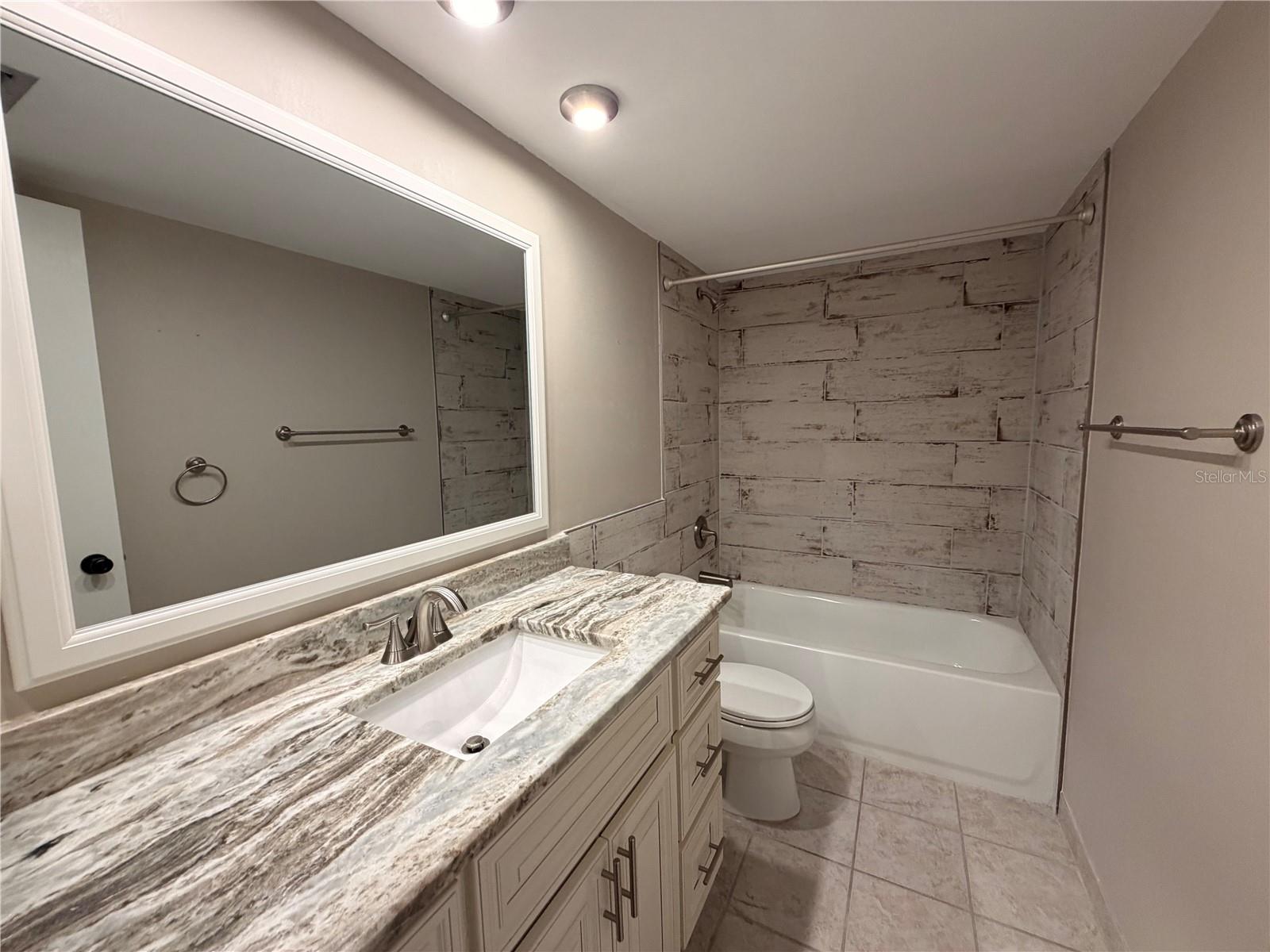 Image 14 of 35 For 2614 Cove Cay Drive 406