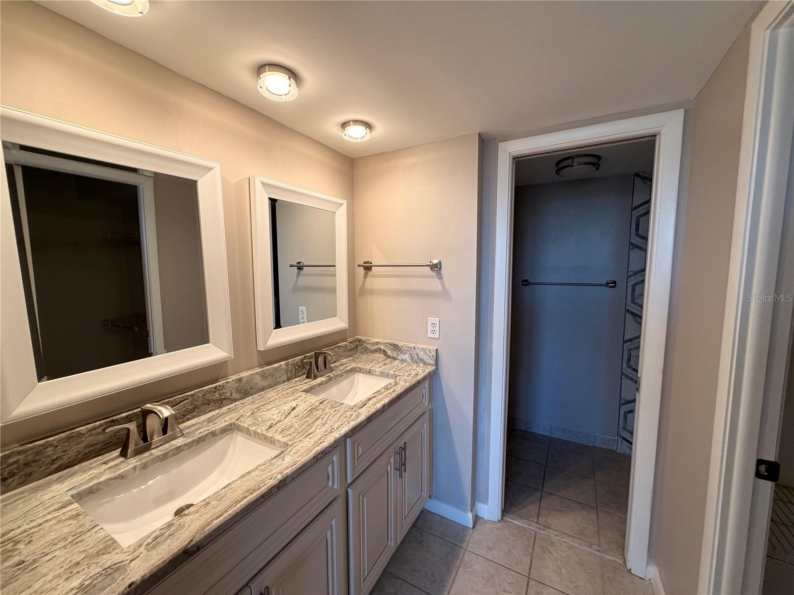 Image 18 of 35 For 2614 Cove Cay Drive 406