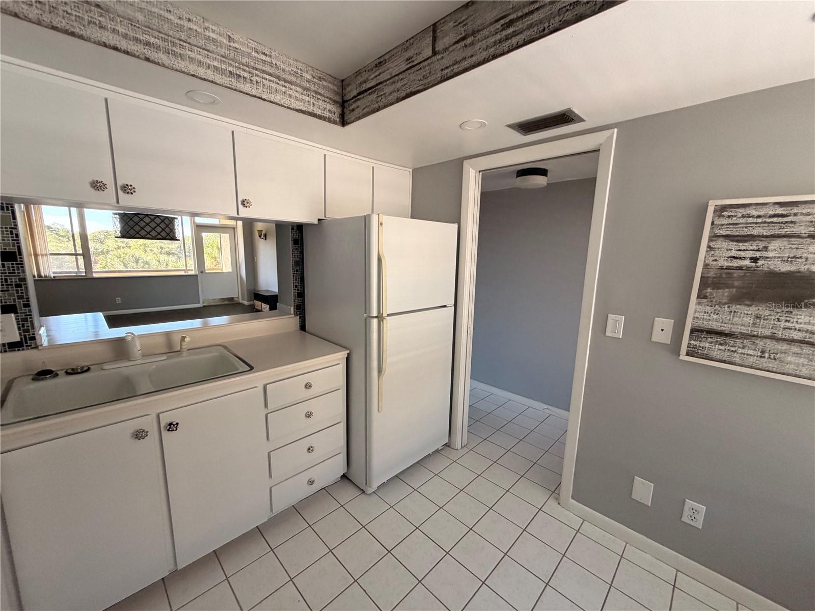 Image 4 of 35 For 2614 Cove Cay Drive 406