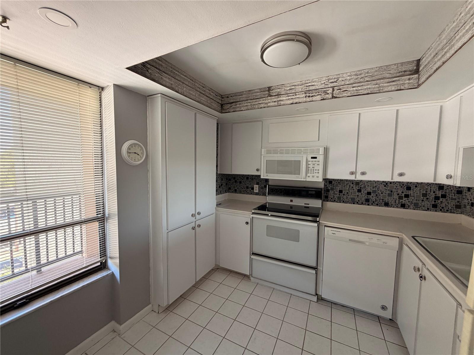 Image 5 of 35 For 2614 Cove Cay Drive 406