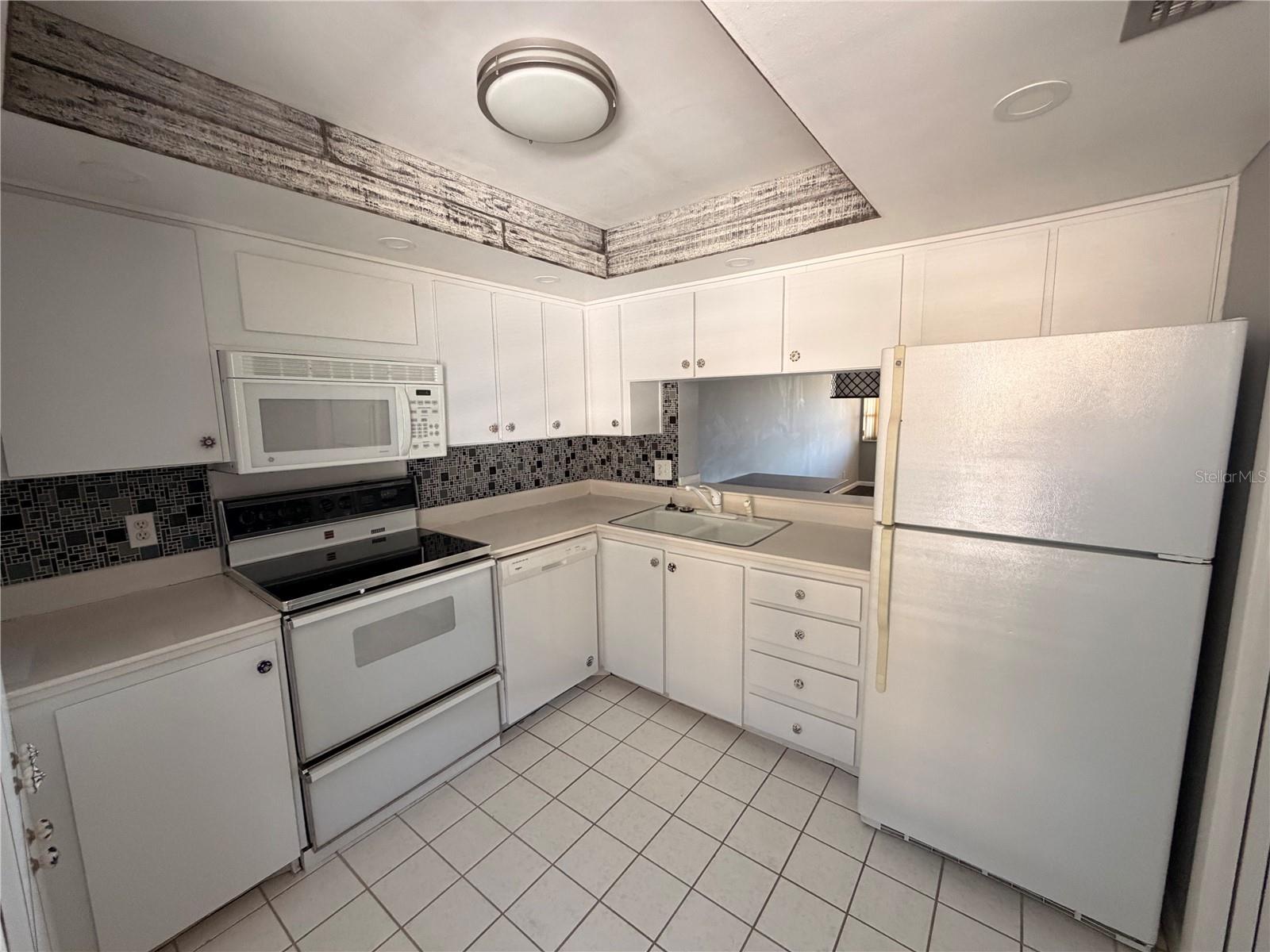 Image 6 of 35 For 2614 Cove Cay Drive 406