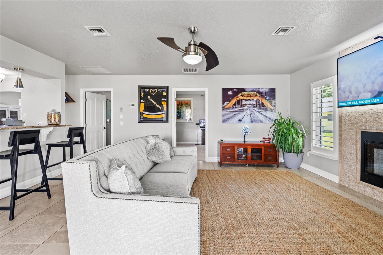 Image 18 of 55 For 384 Viedma Street