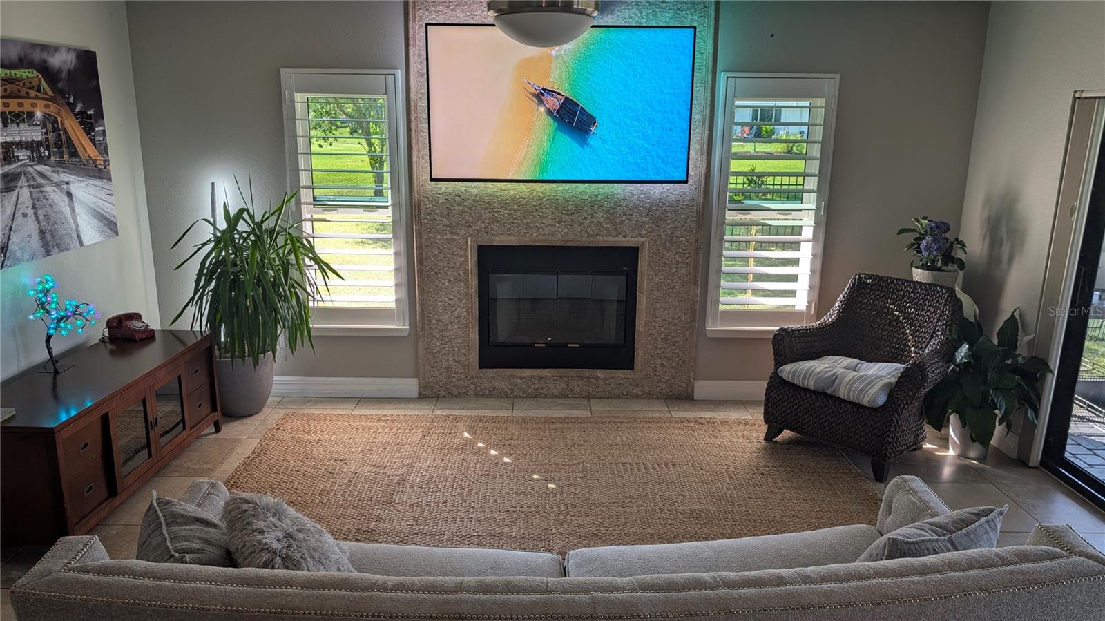 Image 20 of 55 For 384 Viedma Street