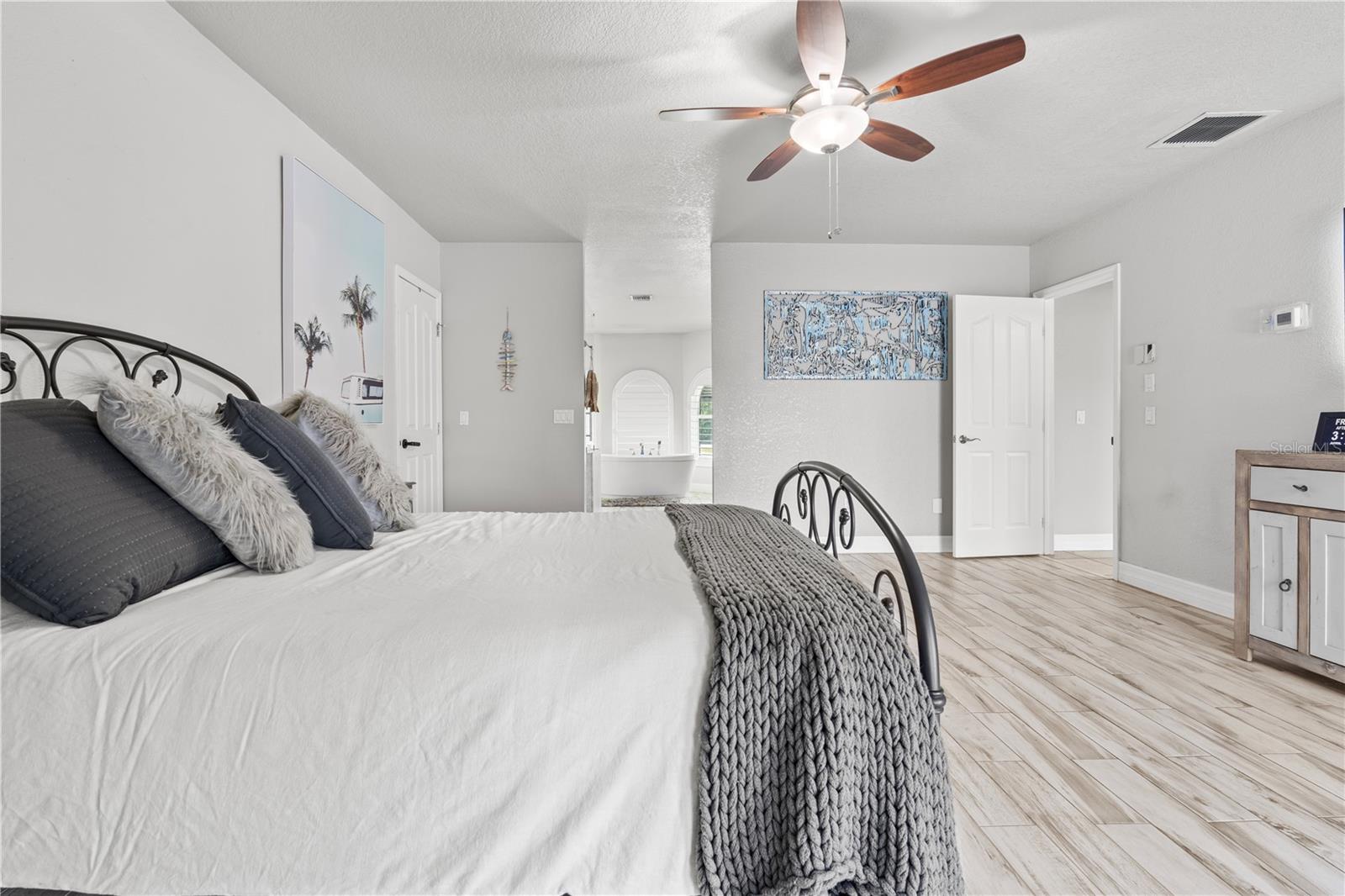 Image 24 of 55 For 384 Viedma Street