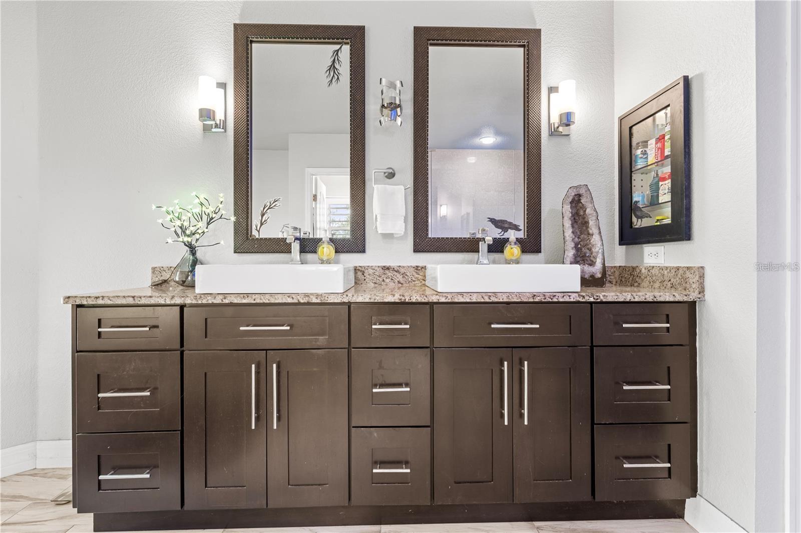 Image 28 of 55 For 384 Viedma Street