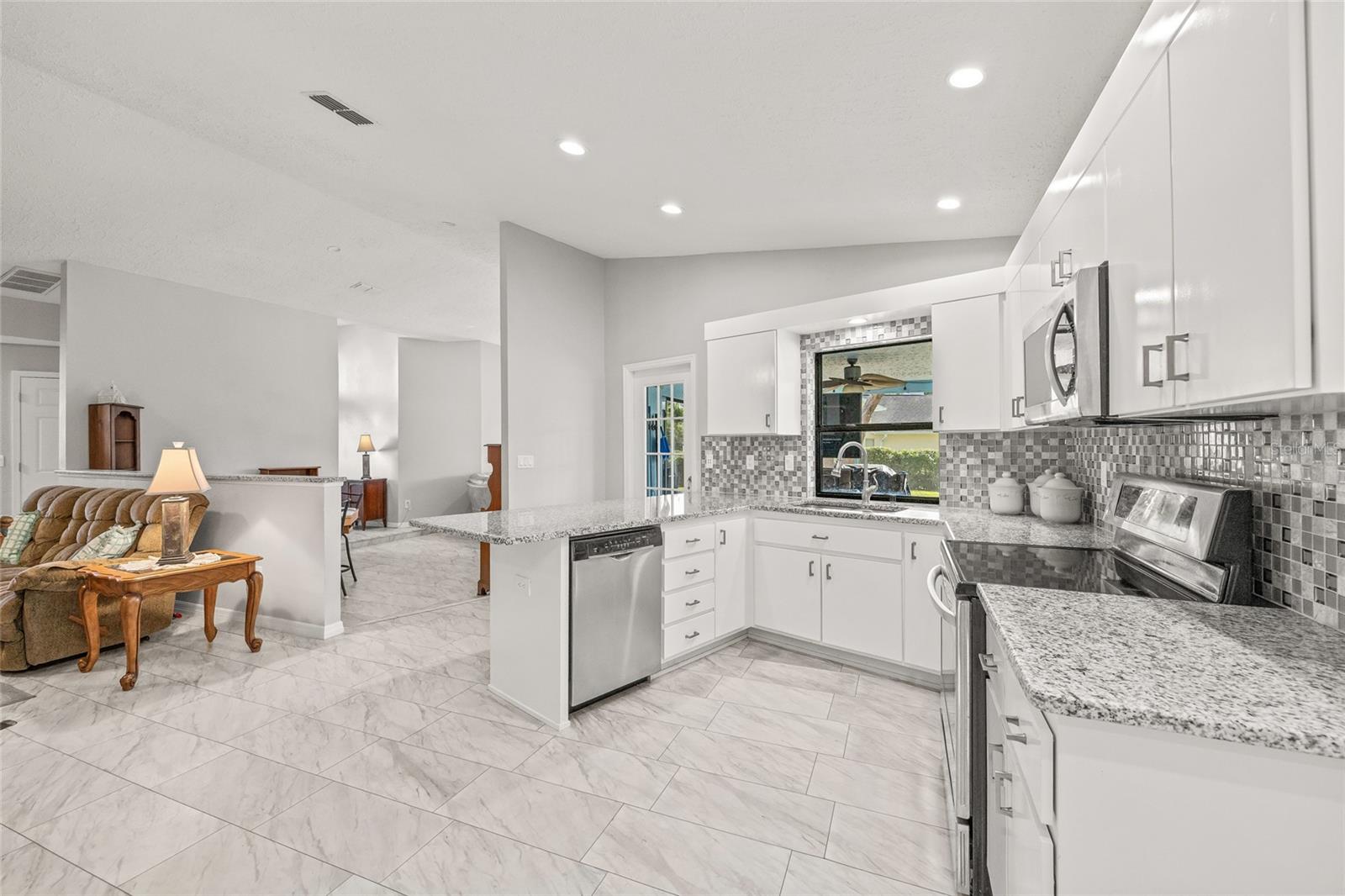 Image 13 of 46 For 1285 Henry Avenue