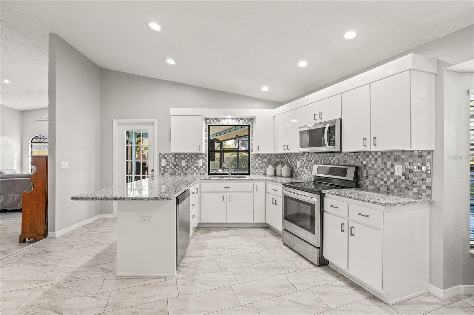 Image 14 of 46 For 1285 Henry Avenue