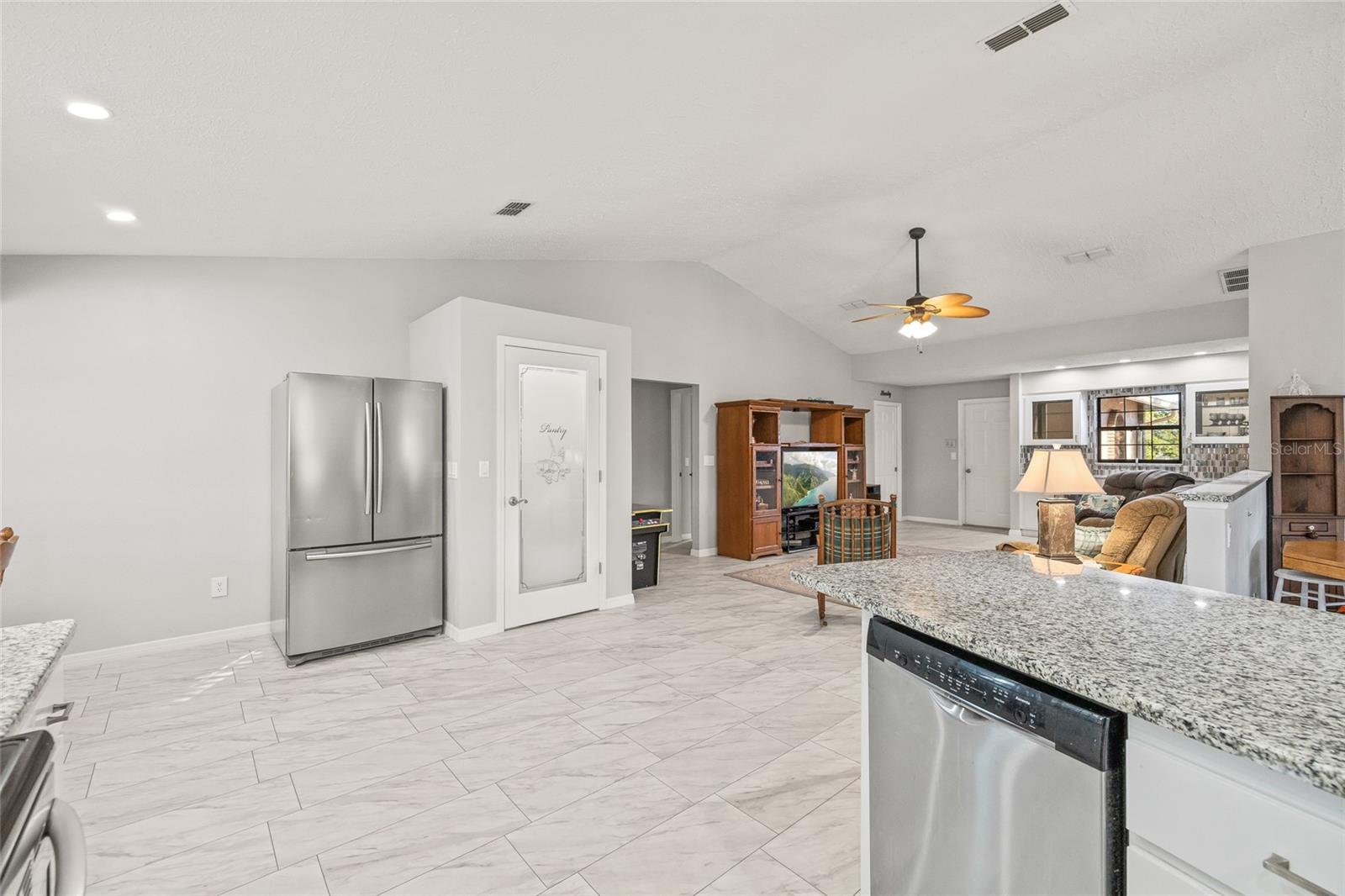 Image 15 of 46 For 1285 Henry Avenue