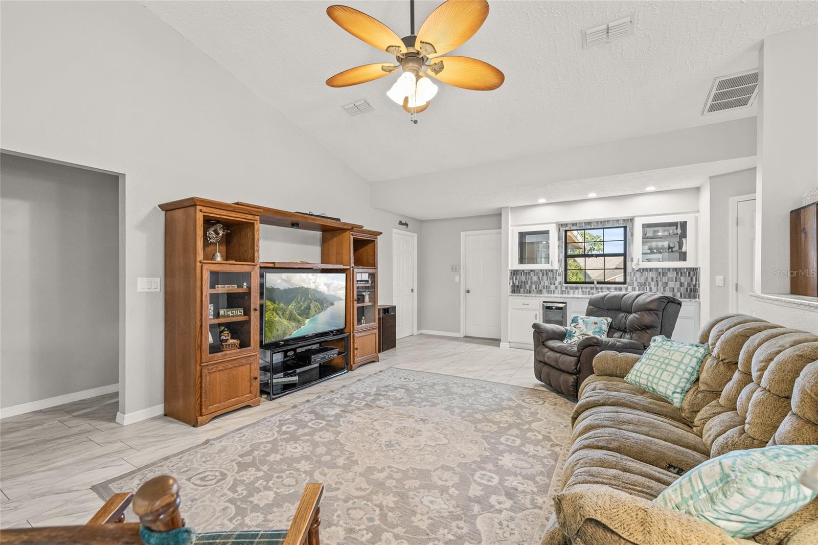 Image 17 of 46 For 1285 Henry Avenue