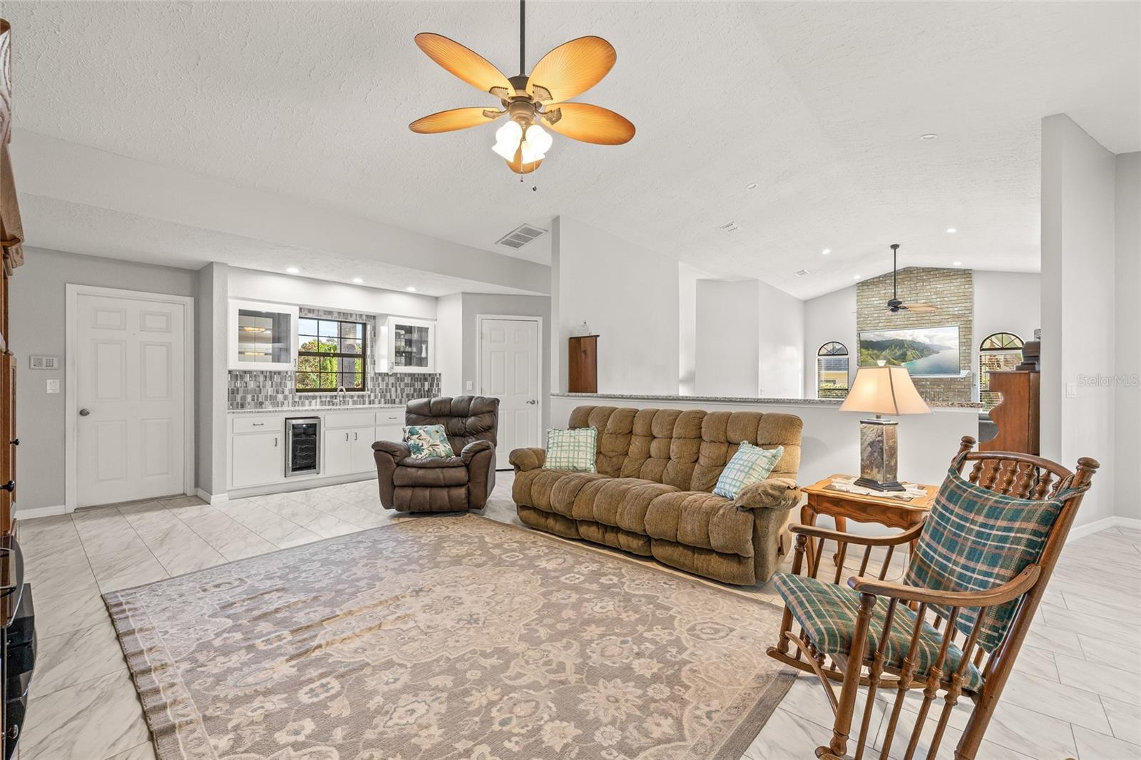 Image 19 of 46 For 1285 Henry Avenue