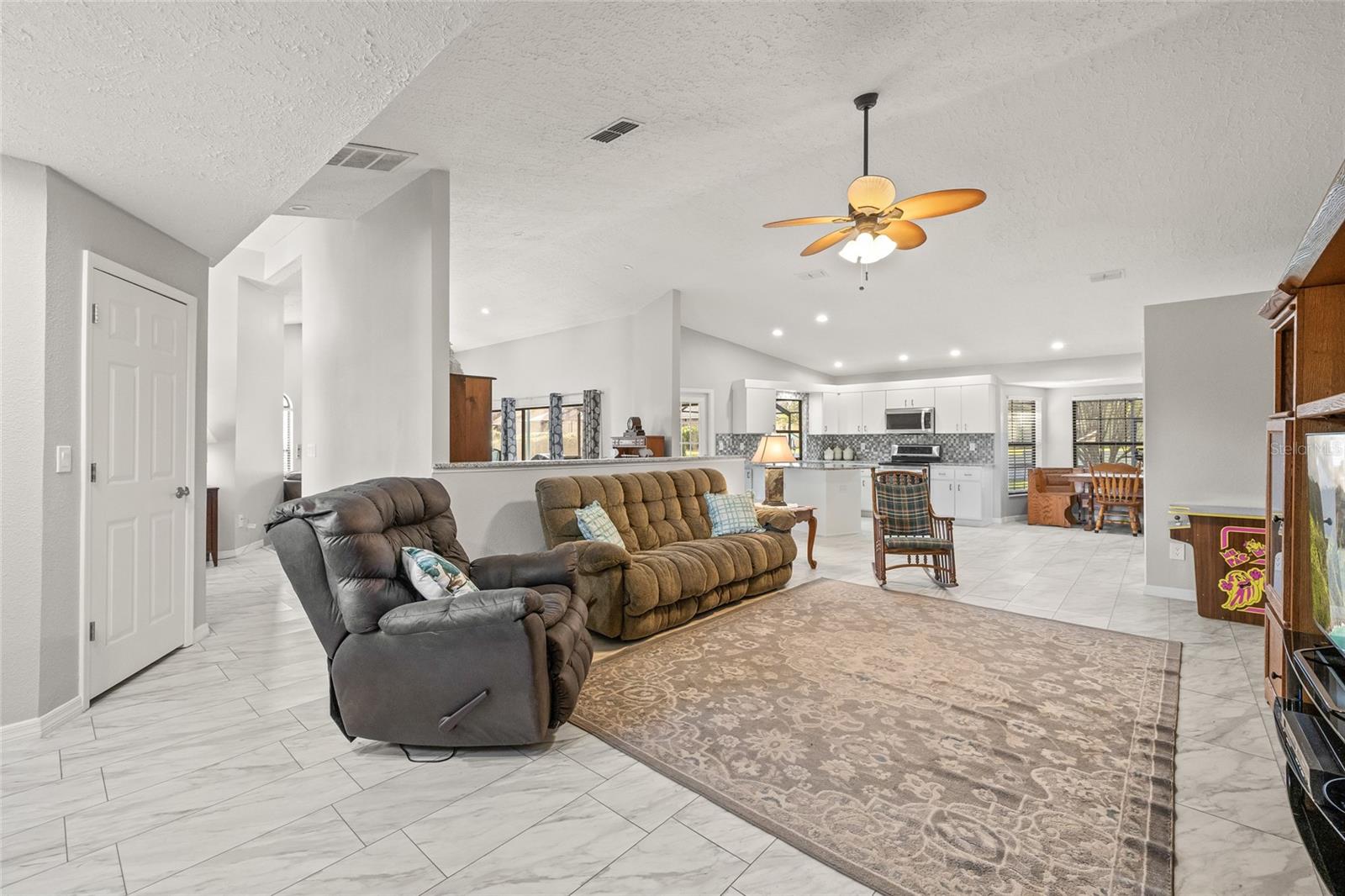 Image 20 of 46 For 1285 Henry Avenue