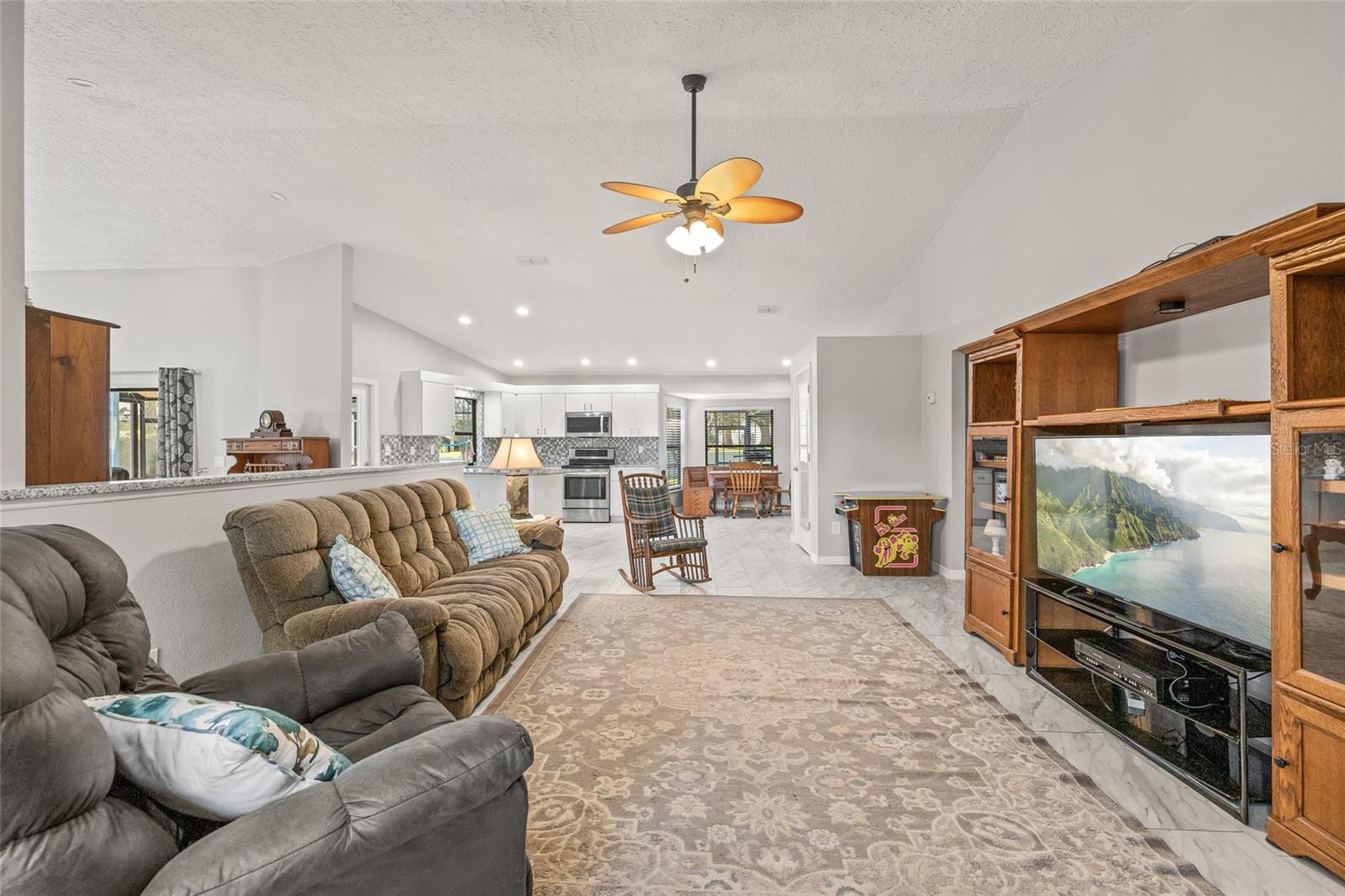 Image 21 of 46 For 1285 Henry Avenue