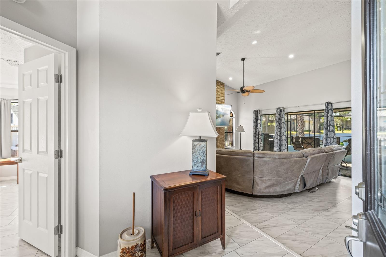 Image 4 of 46 For 1285 Henry Avenue