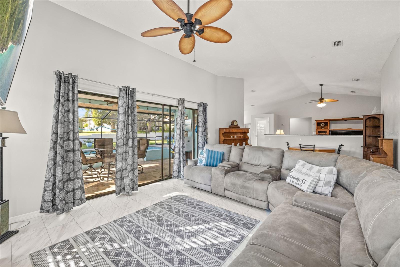 Image 7 of 46 For 1285 Henry Avenue