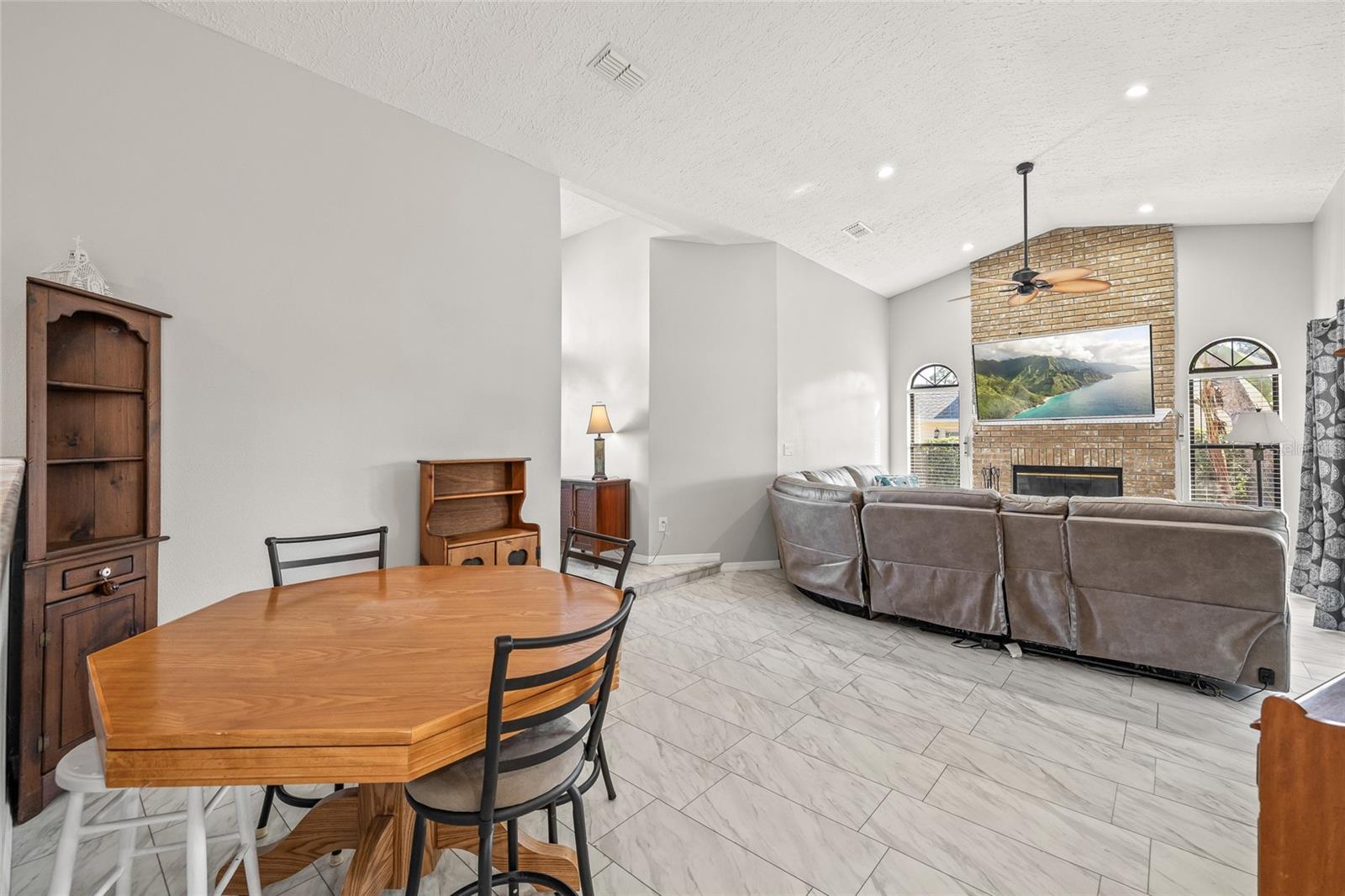 Image 8 of 46 For 1285 Henry Avenue