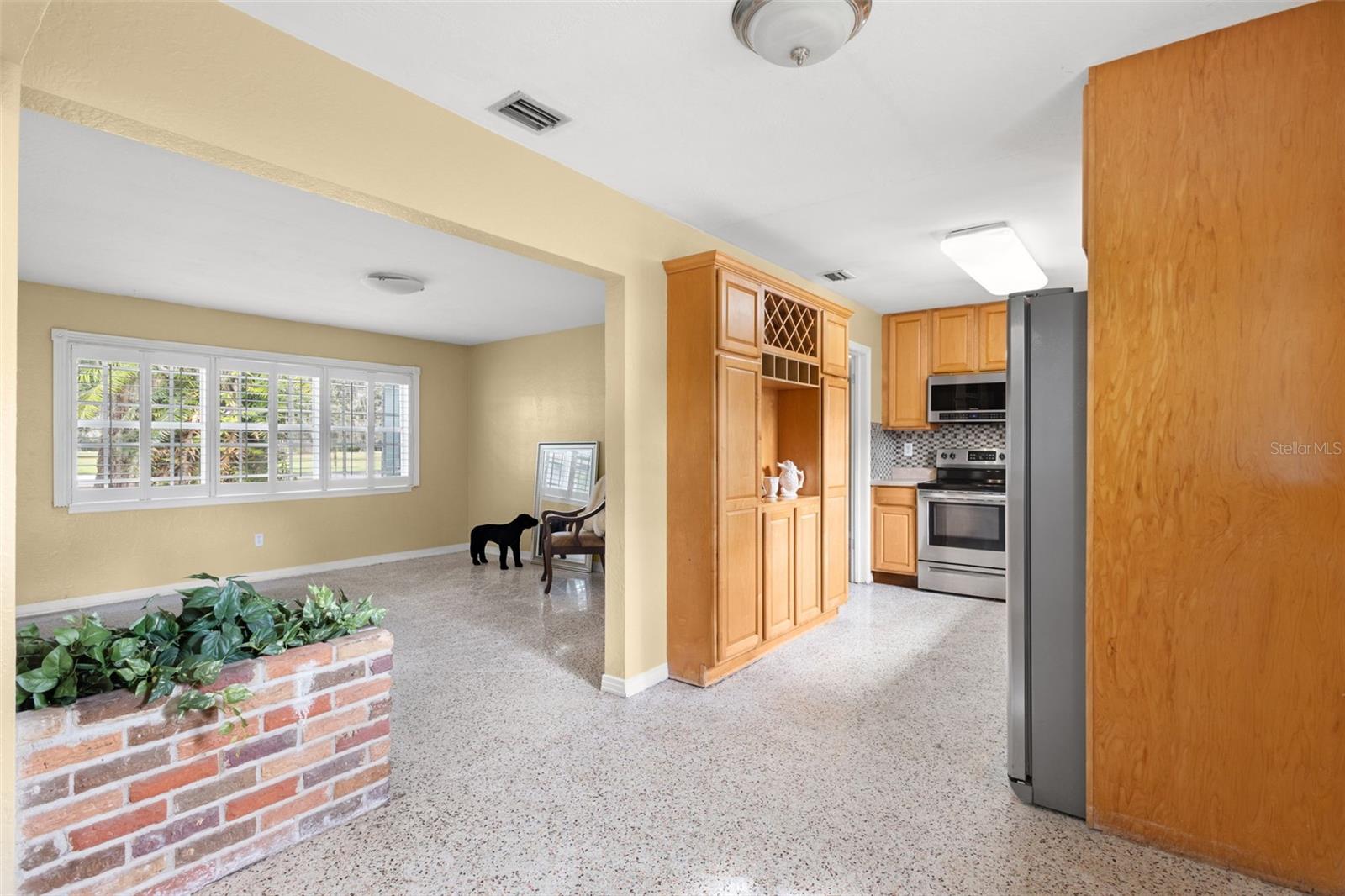 Listing photo id 12 for 317 Brentwood Drive