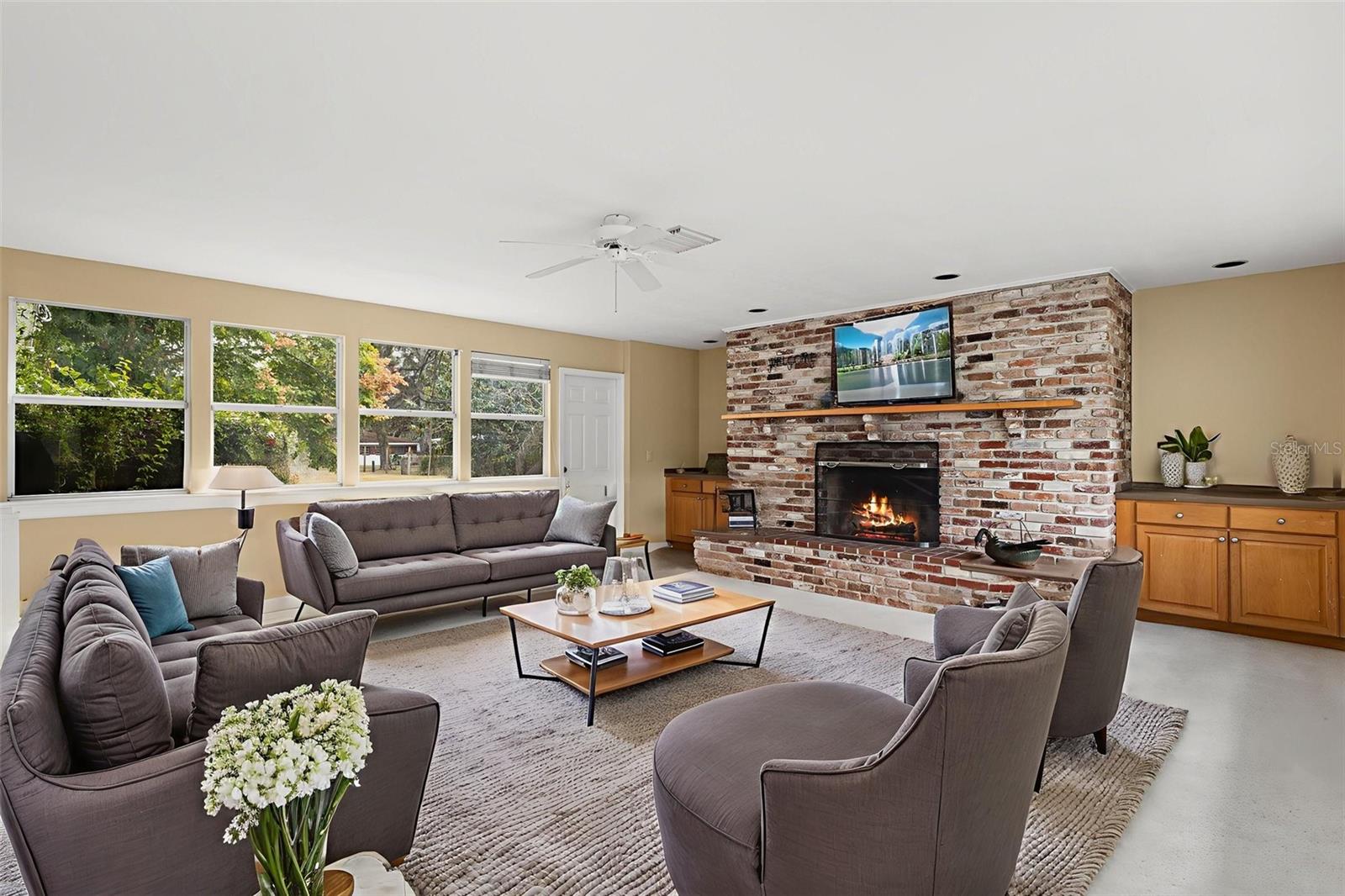 Listing photo id 7 for 317 Brentwood Drive