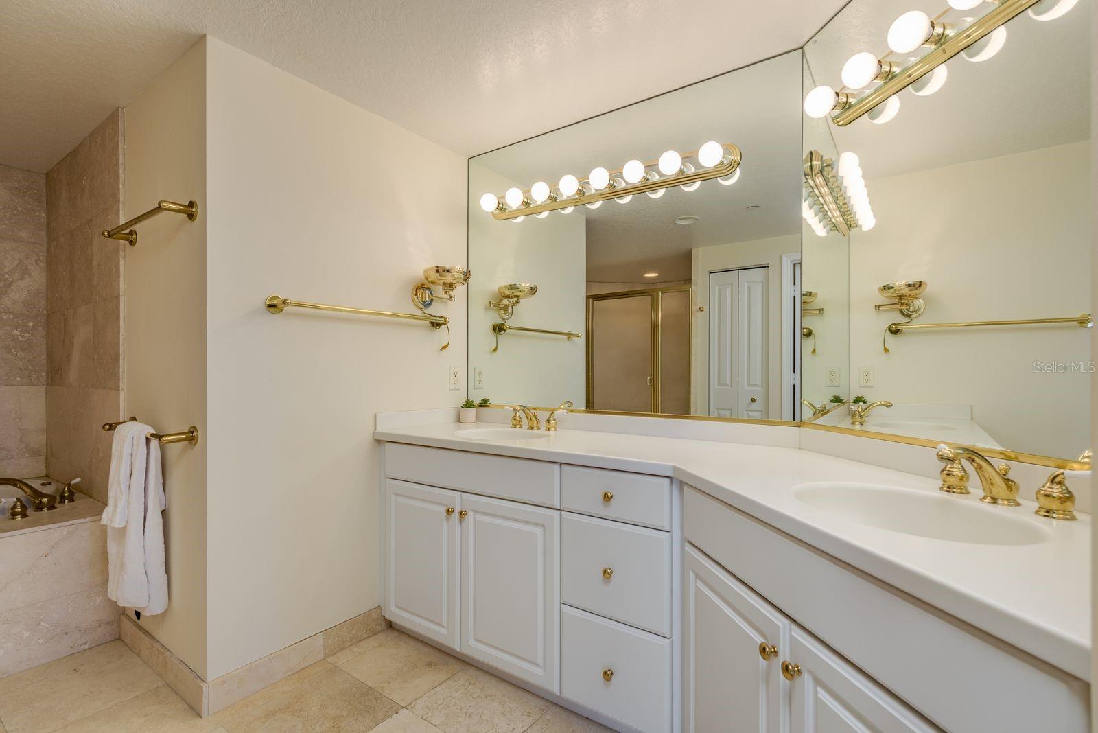 Image 24 of 59 For 1180 Gulf Boulevard 1902