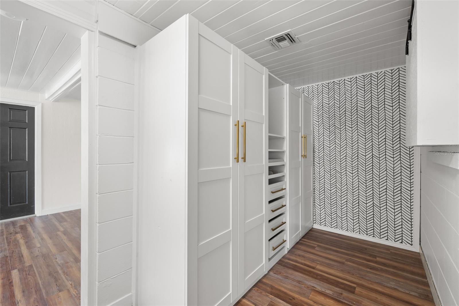 Image 16 of 45 For 36908 Center Avenue