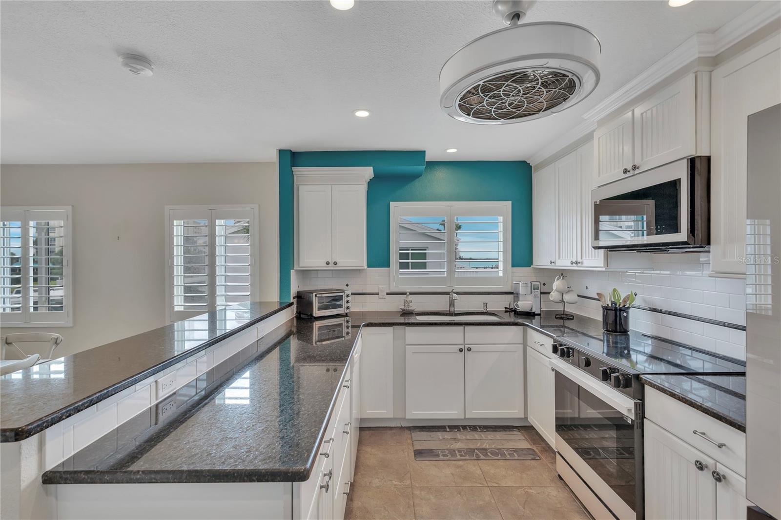 Image 15 of 39 For 1401 Gulf Boulevard 216