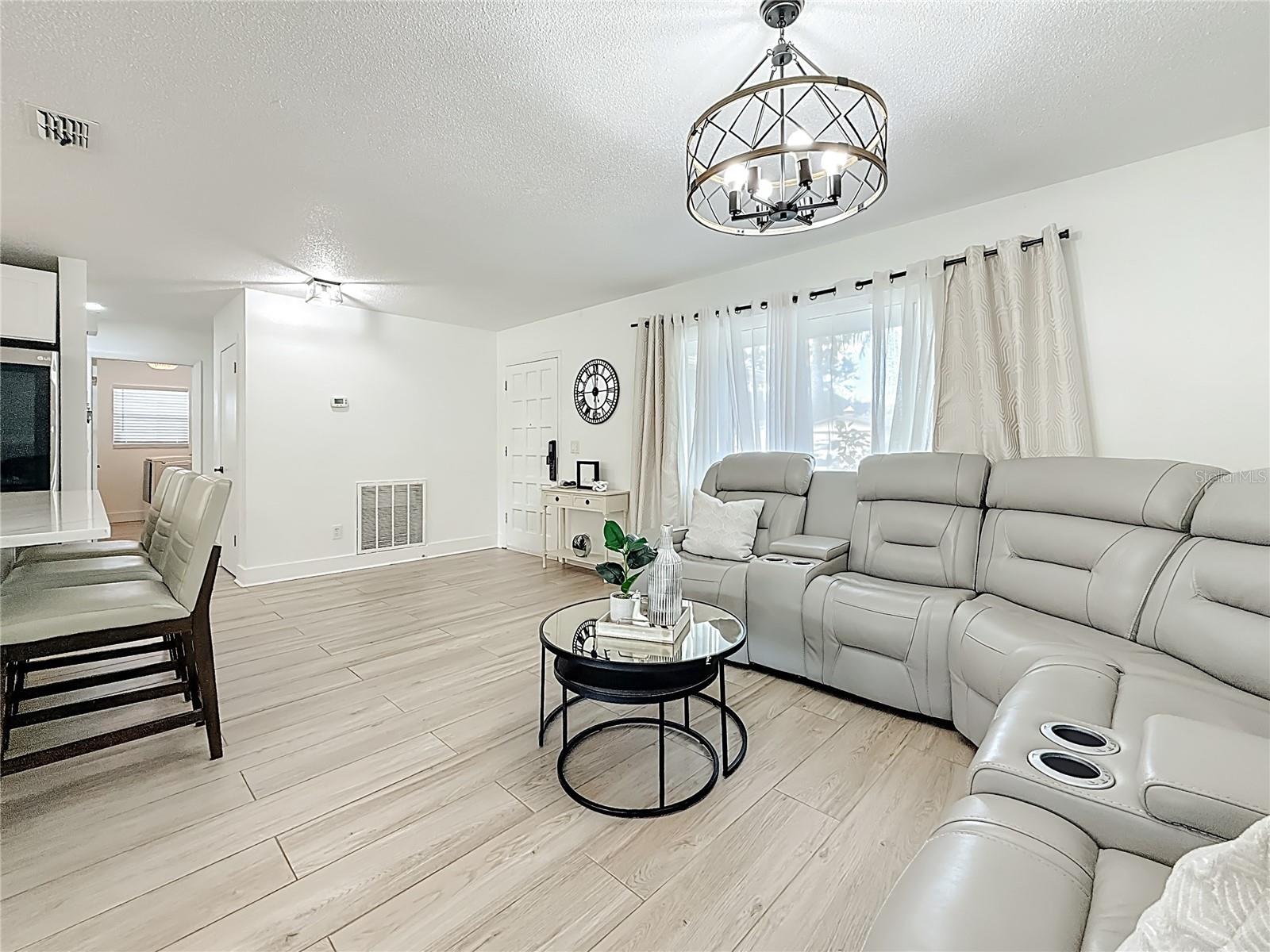 Image 11 of 73 For 2071 Butternut Circle E