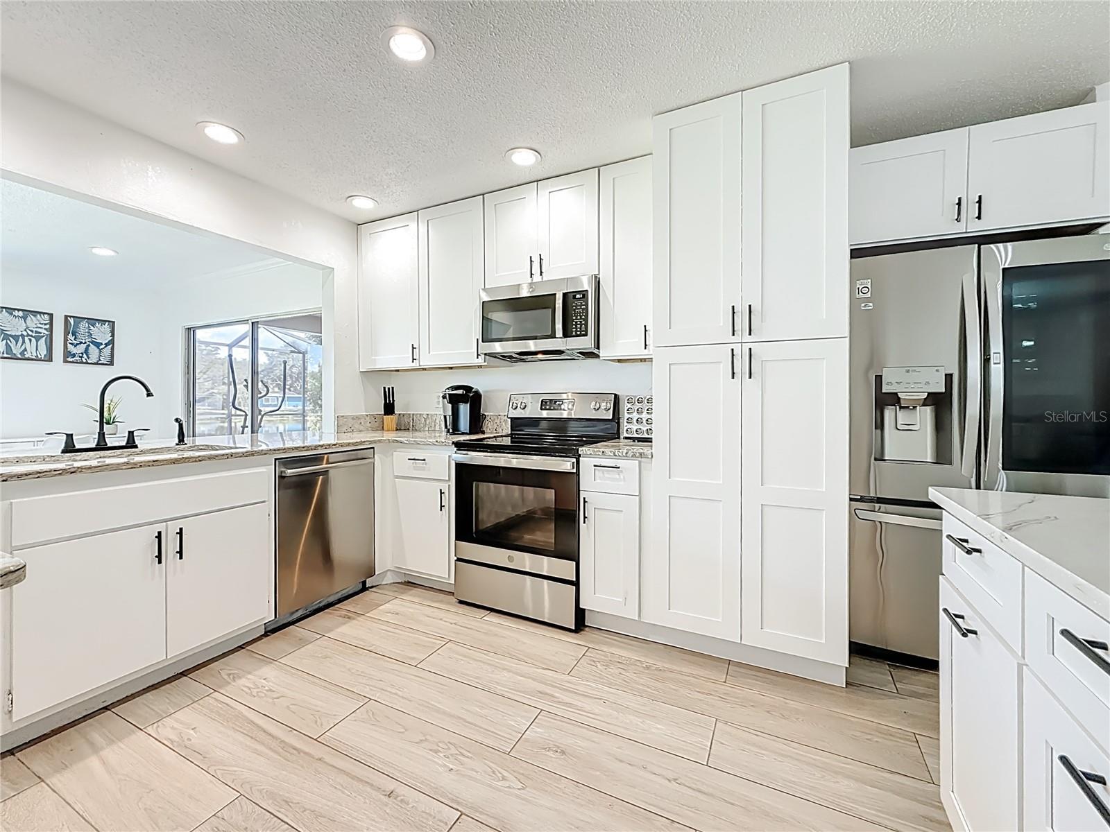 Image 14 of 73 For 2071 Butternut Circle E