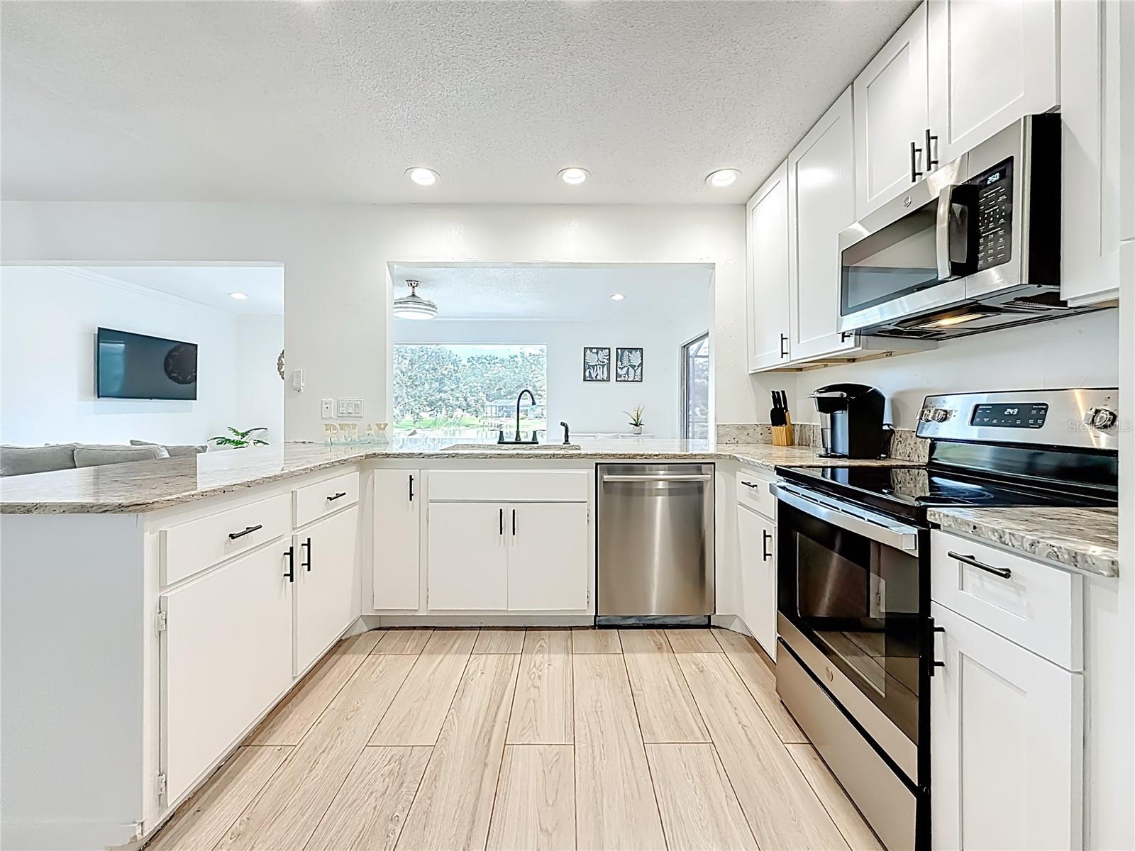 Image 15 of 73 For 2071 Butternut Circle E