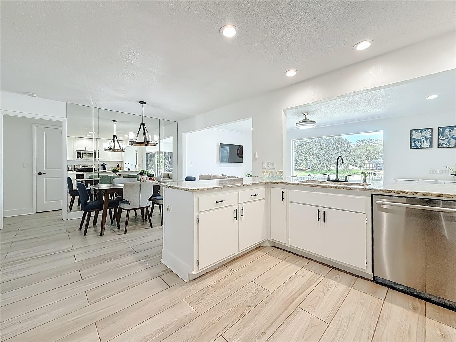 Image 17 of 73 For 2071 Butternut Circle E