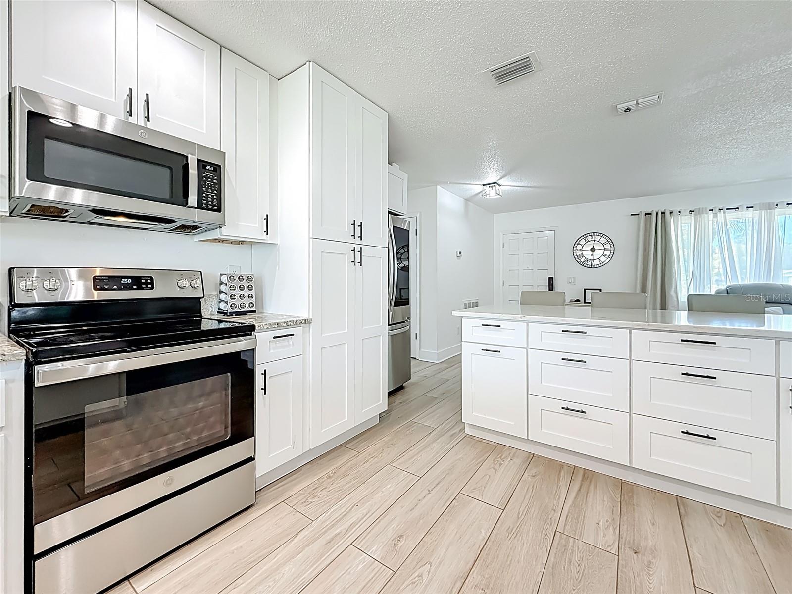 Image 18 of 73 For 2071 Butternut Circle E