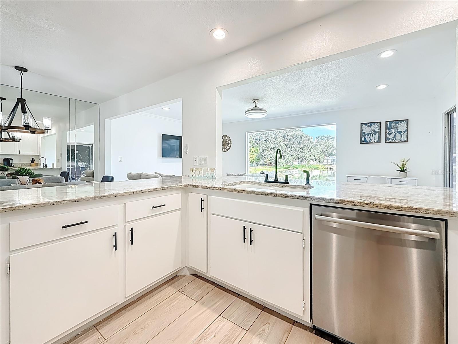 Image 19 of 73 For 2071 Butternut Circle E