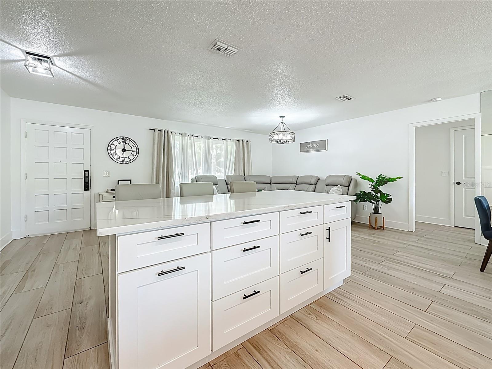 Image 20 of 73 For 2071 Butternut Circle E