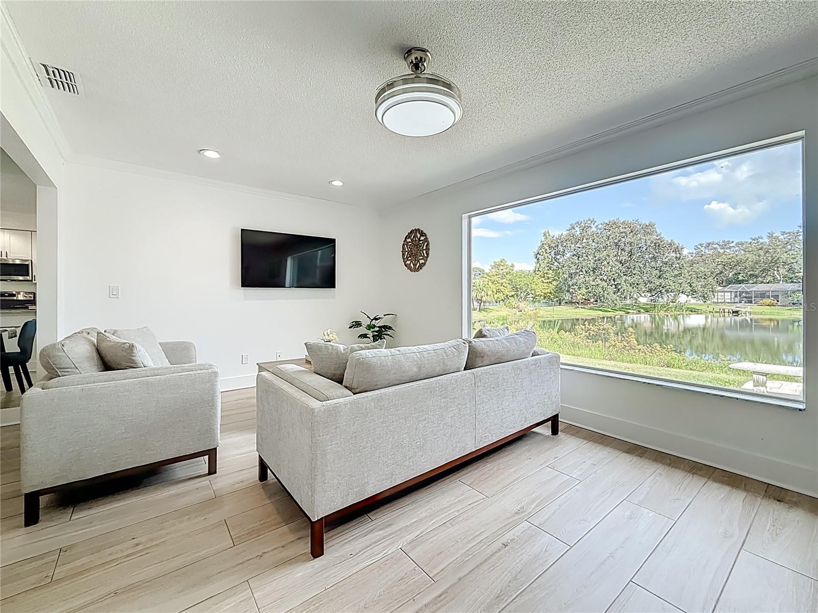 Image 28 of 73 For 2071 Butternut Circle E