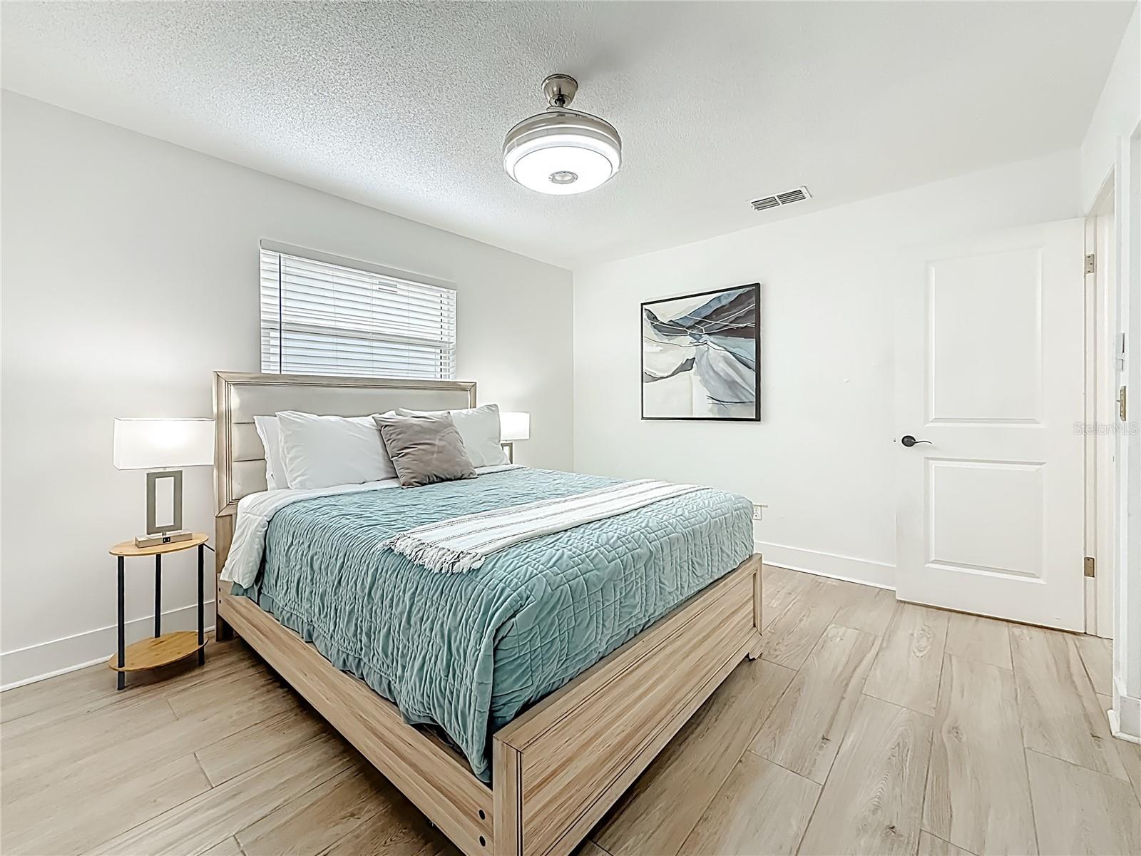 Image 32 of 73 For 2071 Butternut Circle E