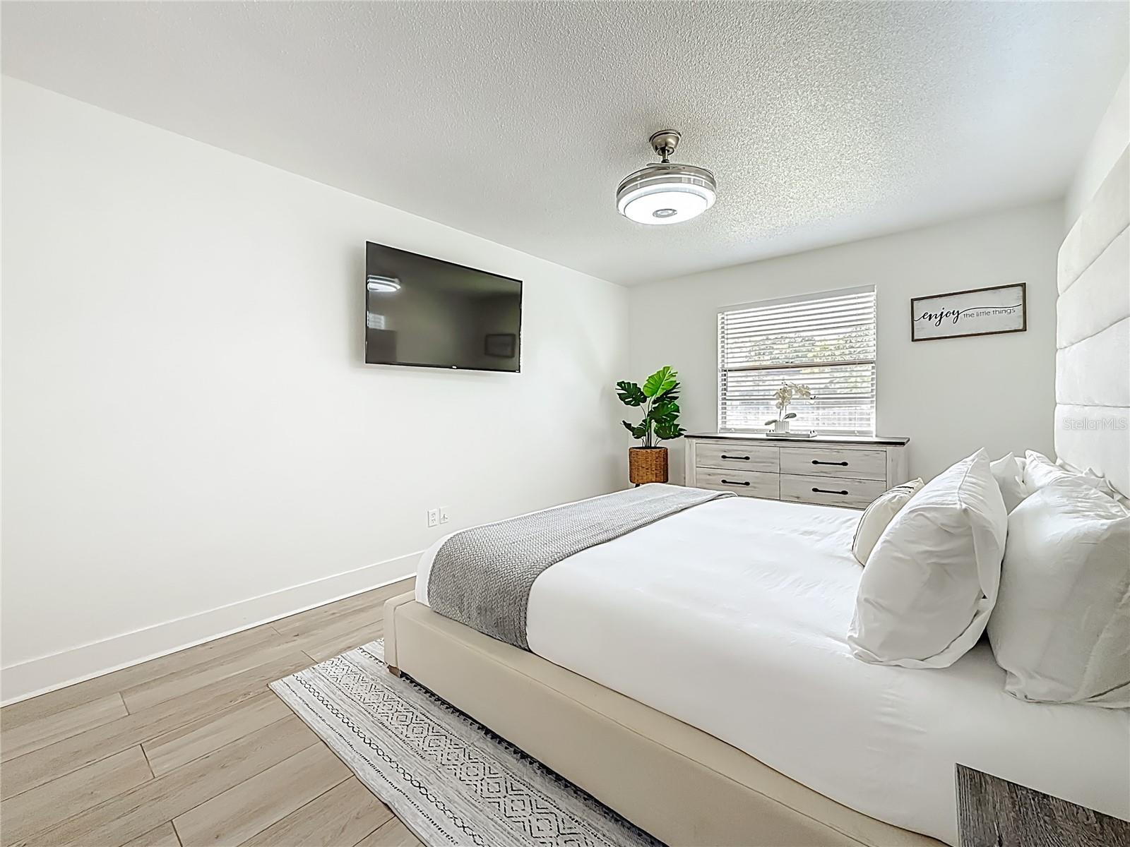 Image 35 of 73 For 2071 Butternut Circle E