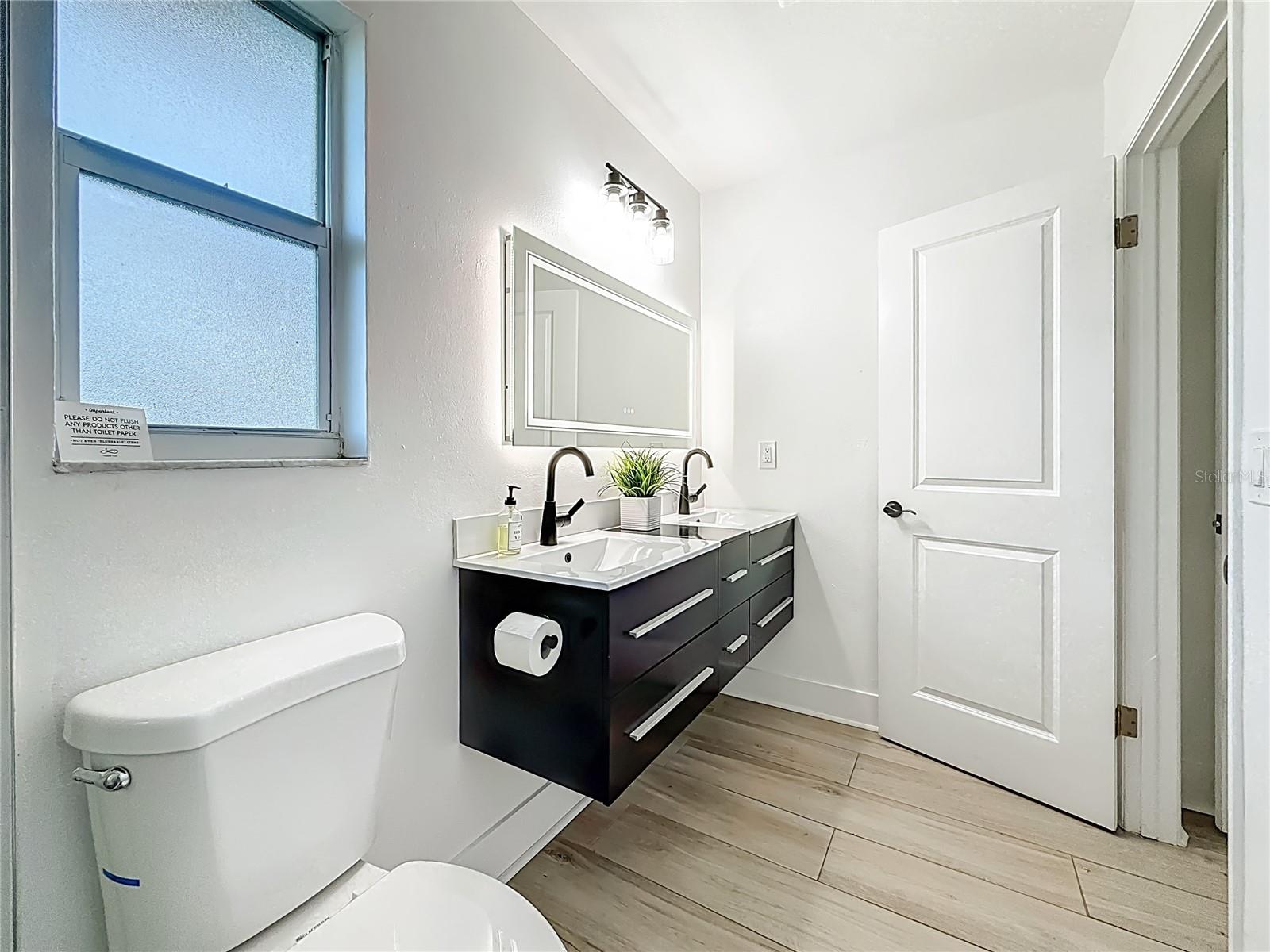 Image 41 of 73 For 2071 Butternut Circle E