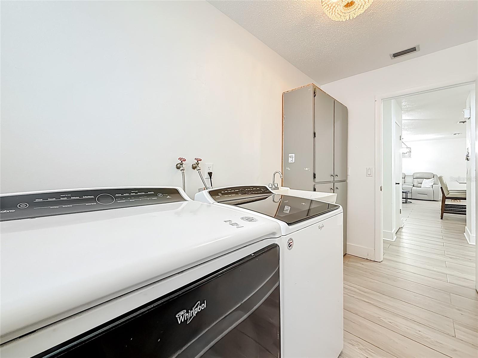 Image 44 of 73 For 2071 Butternut Circle E