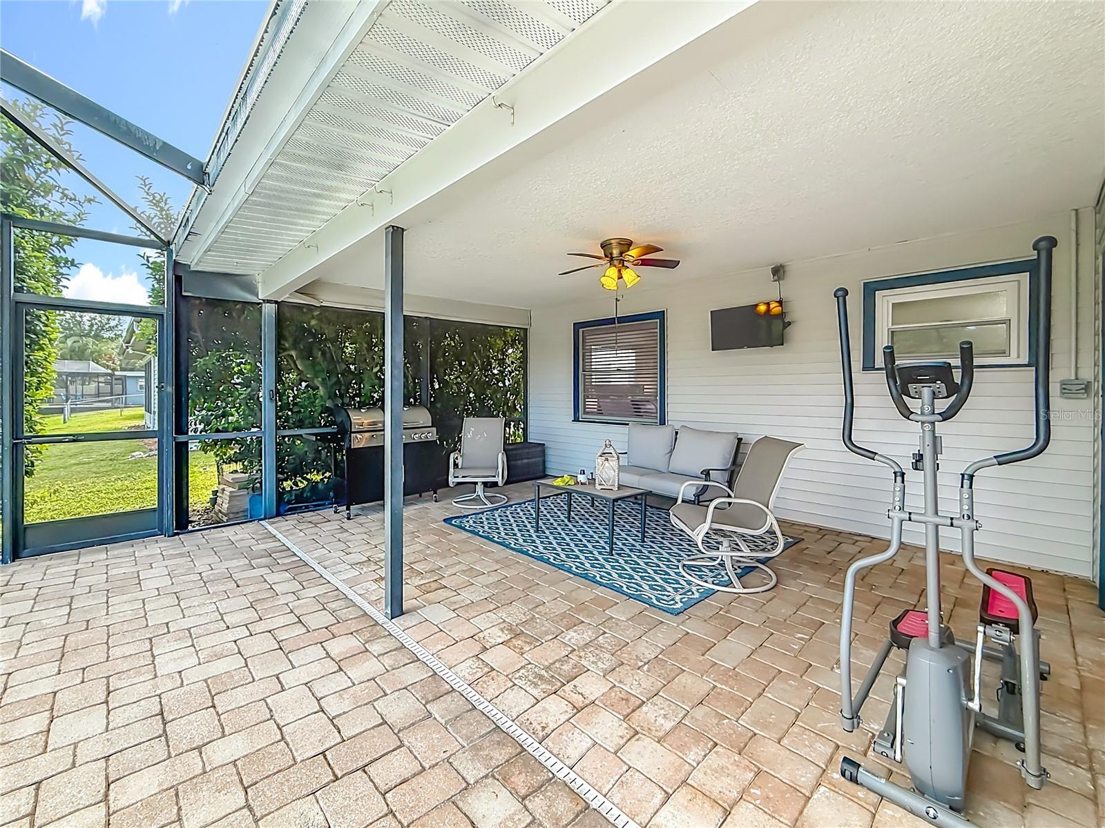 Image 49 of 73 For 2071 Butternut Circle E