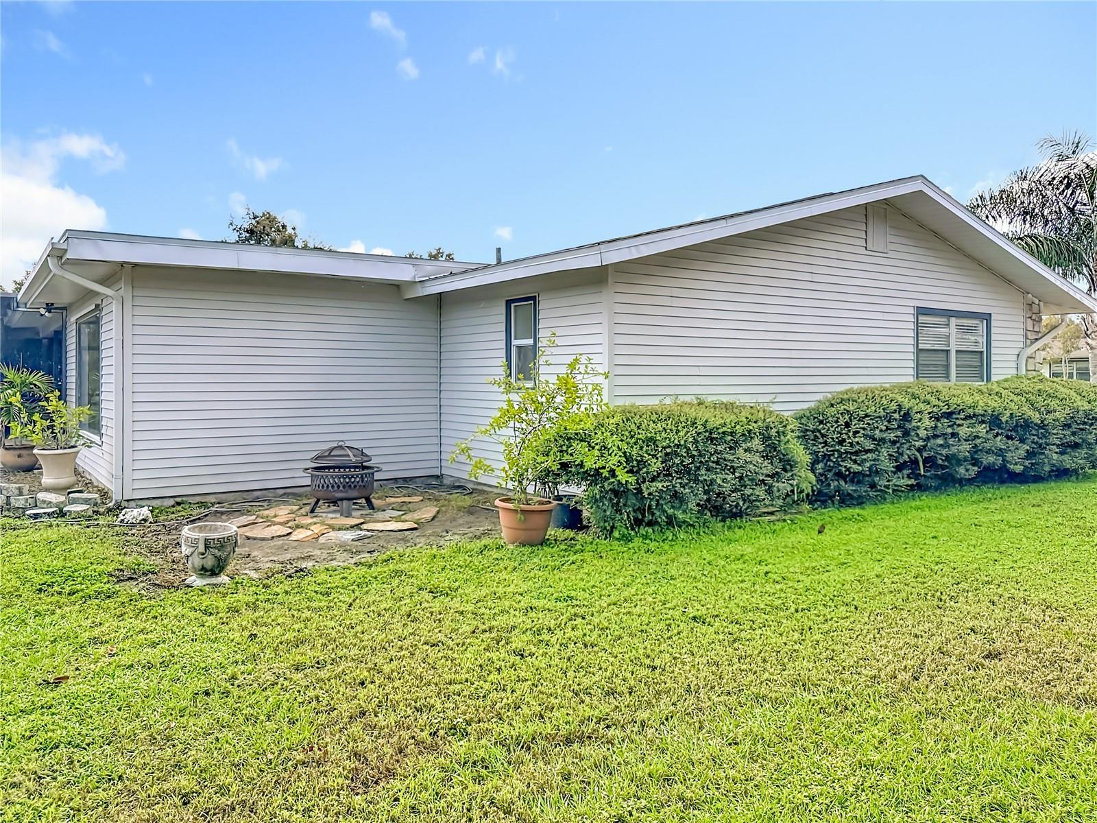 Image 55 of 73 For 2071 Butternut Circle E