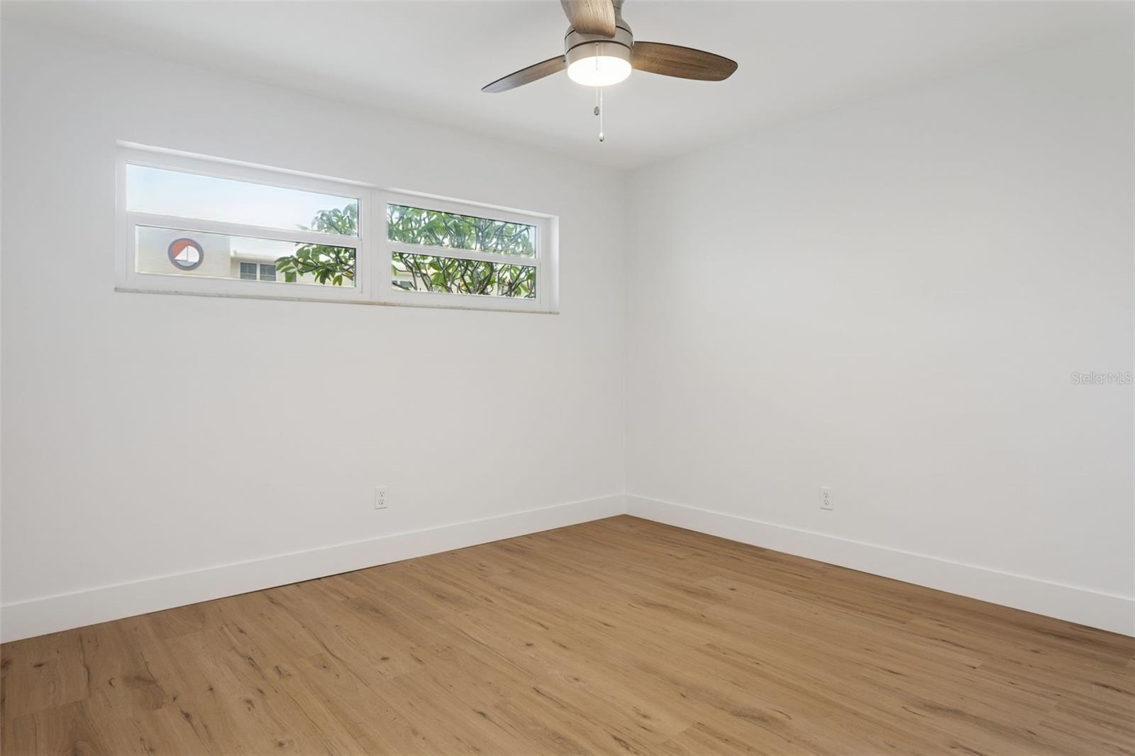 Image 12 of 25 For 7405 Bay Island Drive S 123